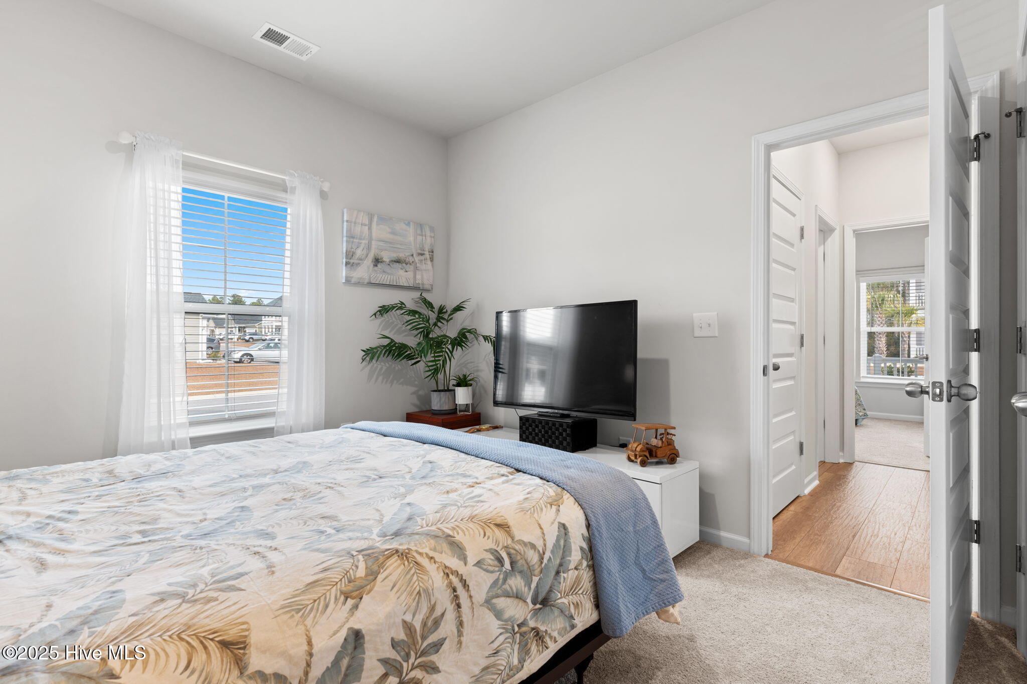 100545936 | Photo 25