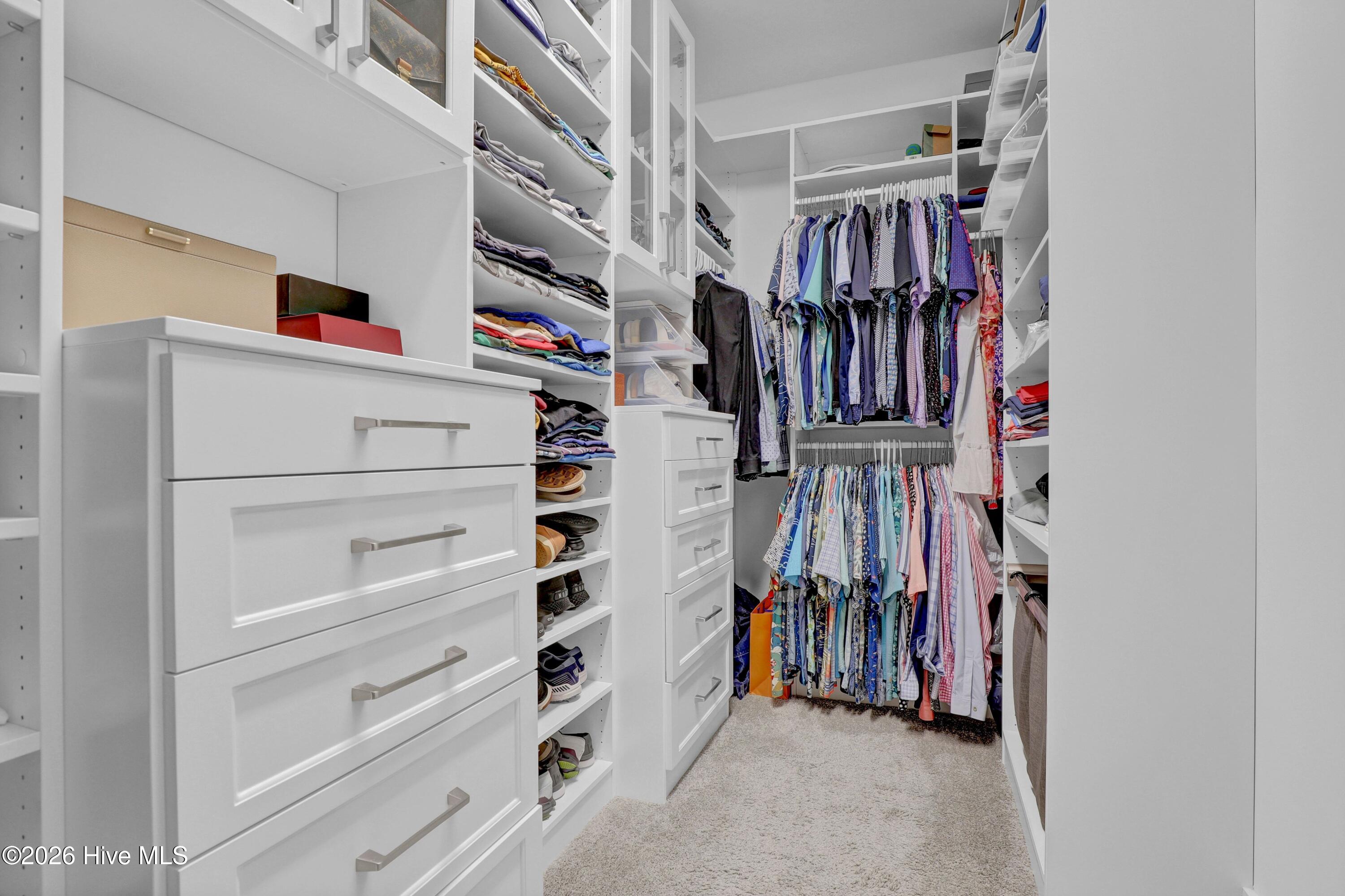 100565669 | Photo 26