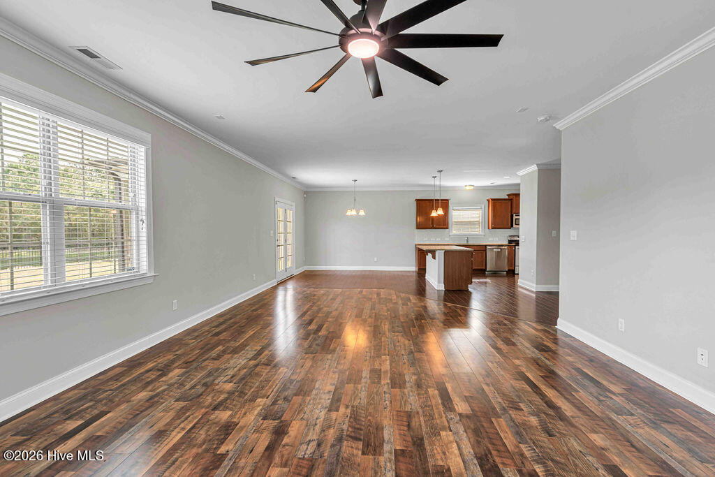 100566464 | Photo 19