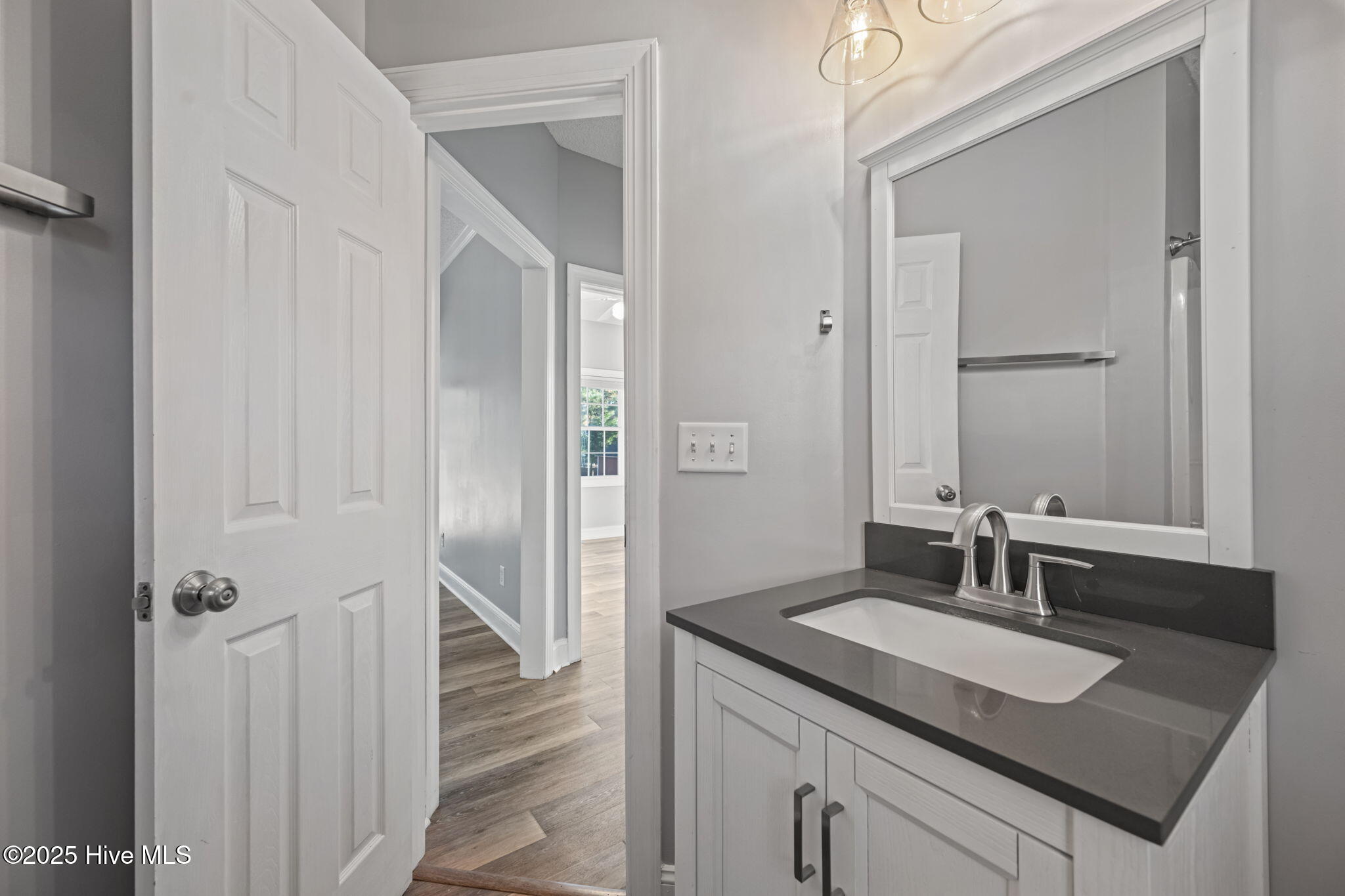 100542743 | Photo 32