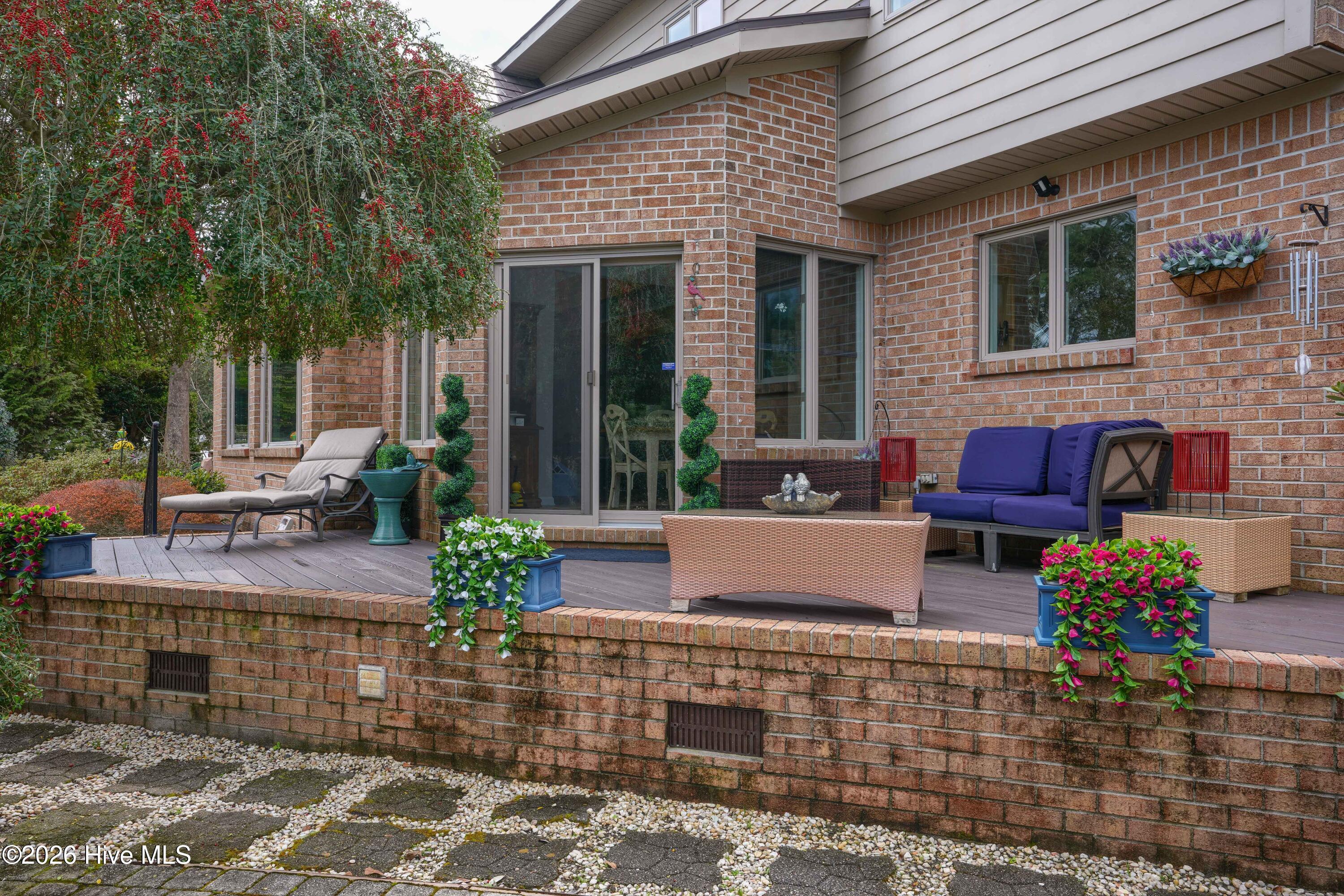 100559840 | Photo 51