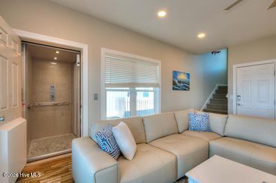 100547319 | Photo 13