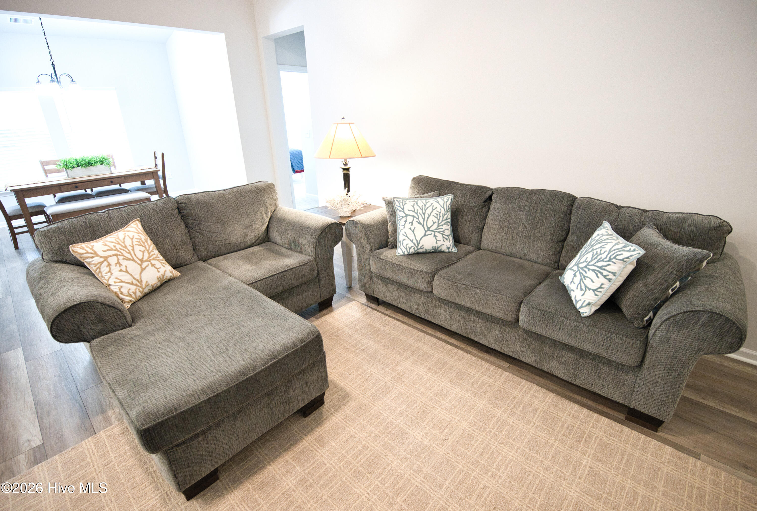 100559386 | Photo 12