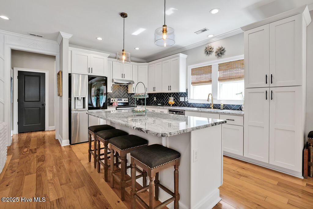 100518744 | Photo 13