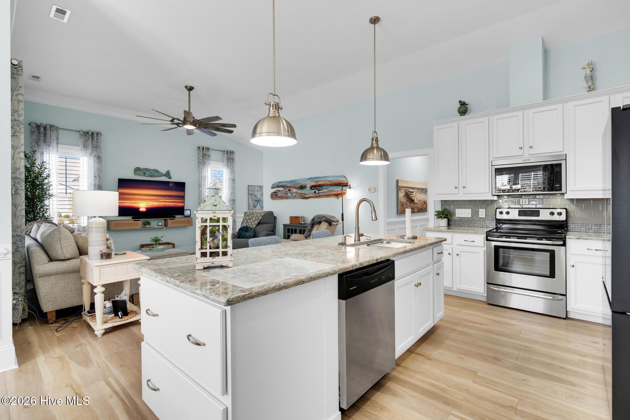 100554312 | Photo 10