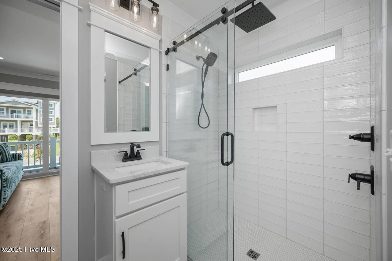 100527522 | Photo 90