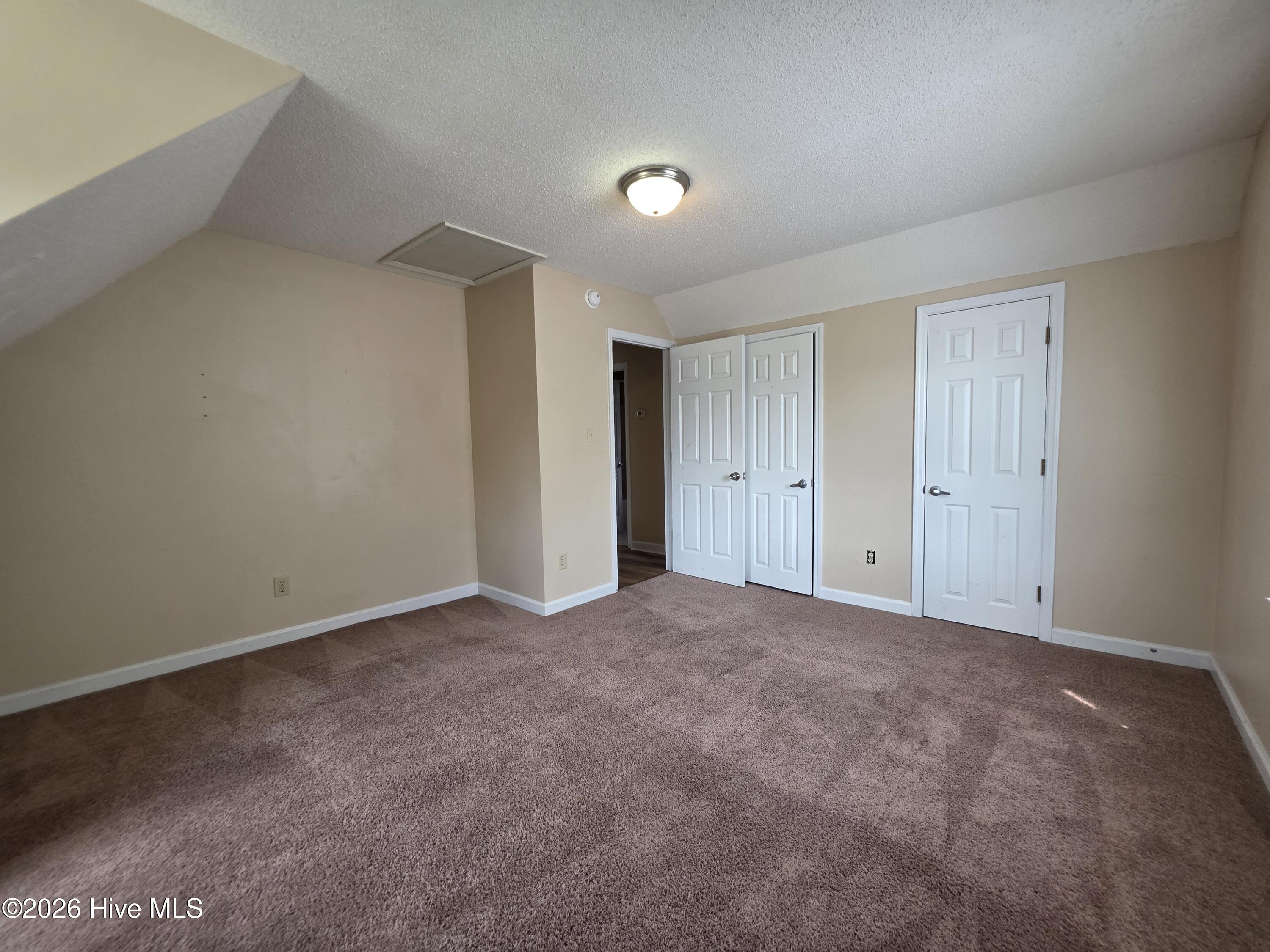 100570151 | Photo 14