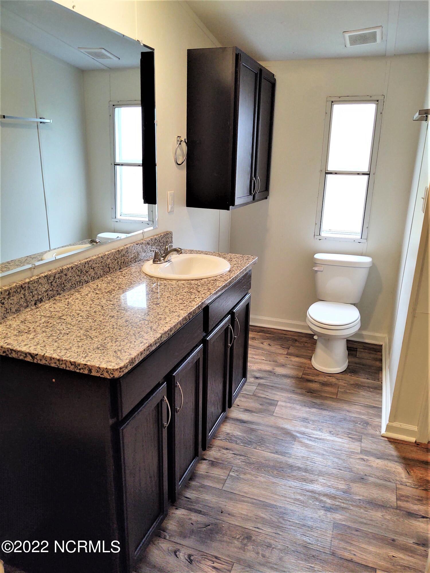 100560795 | Photo 15