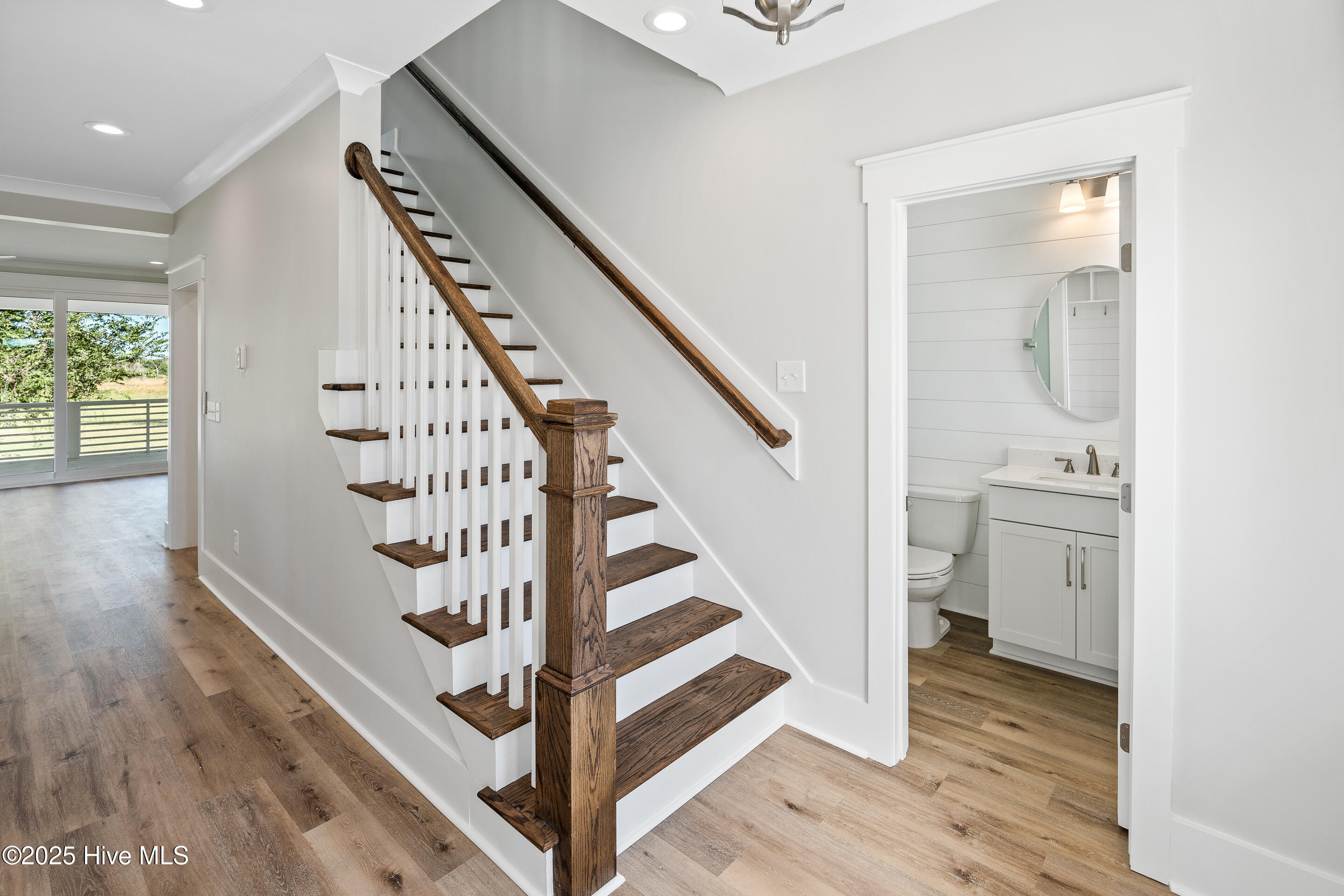 100557096 | Photo 47