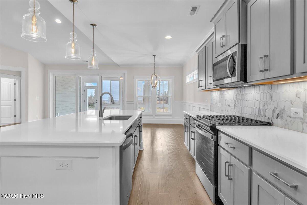 100548797 | Photo 36