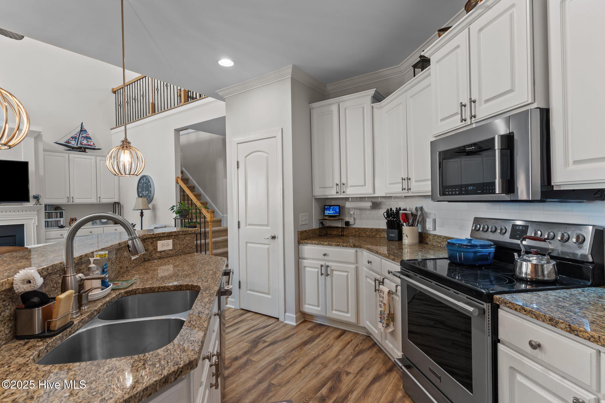 100540381 | Photo 10