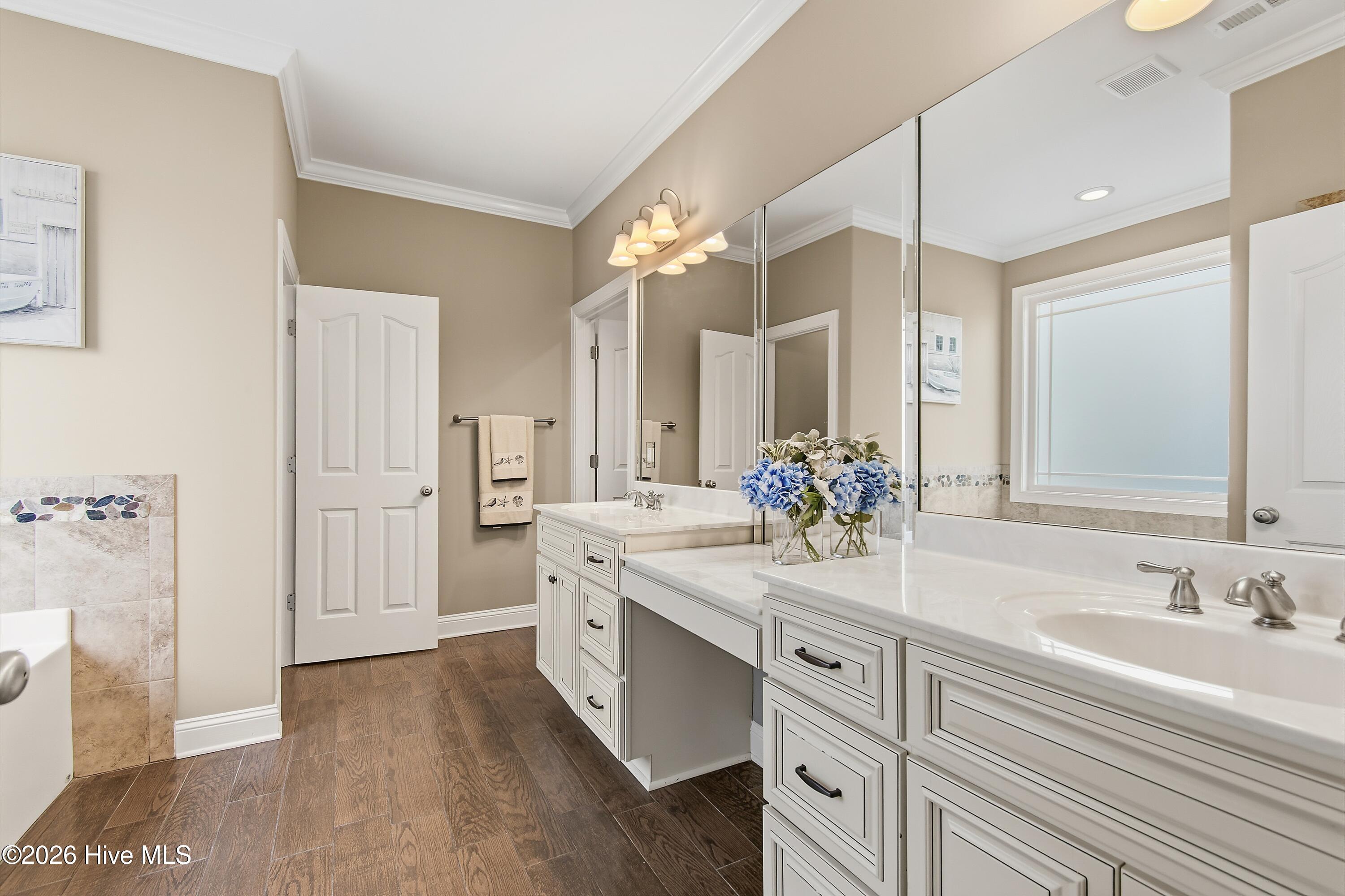 100563777 | Photo 21