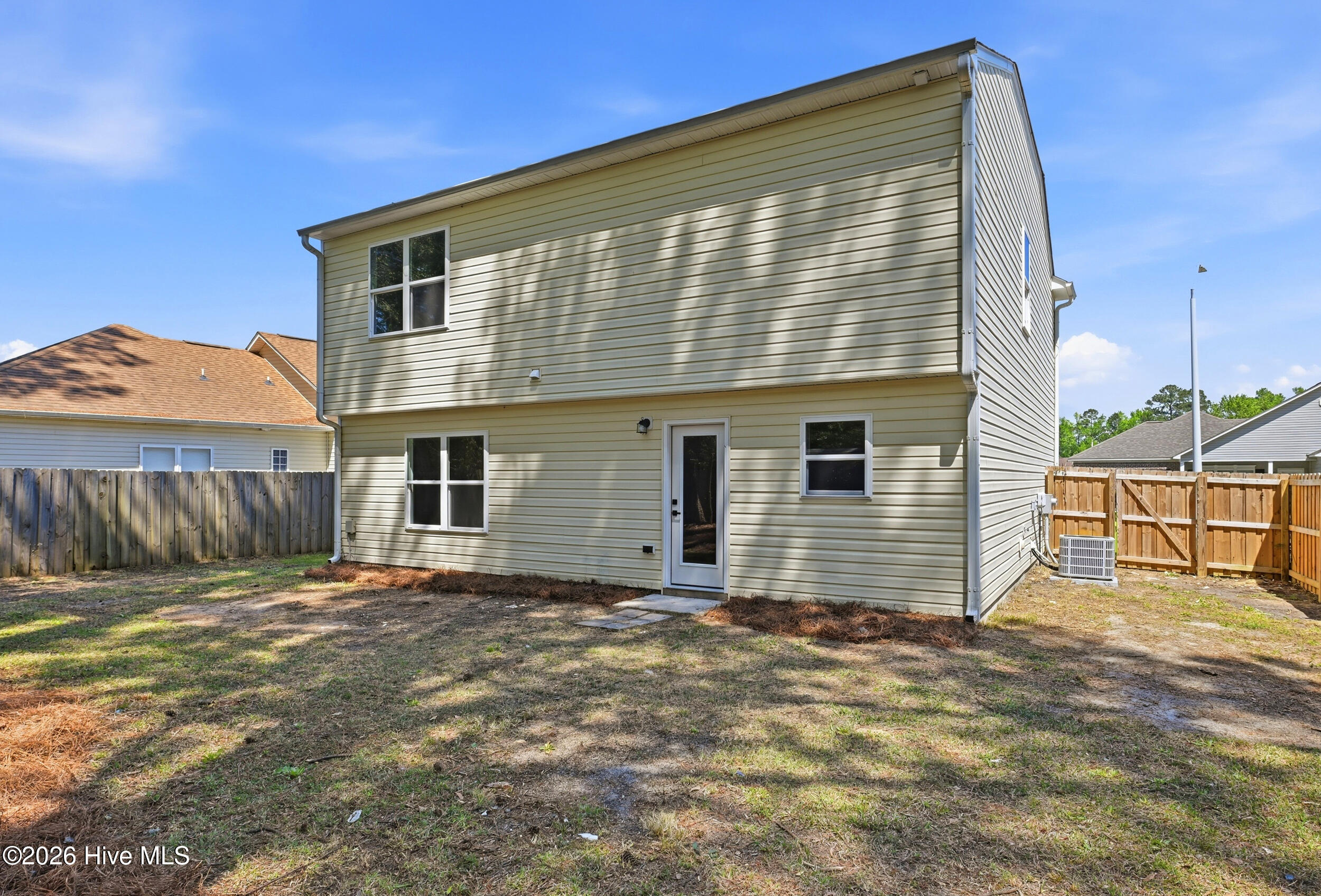 100567216 | Photo 34