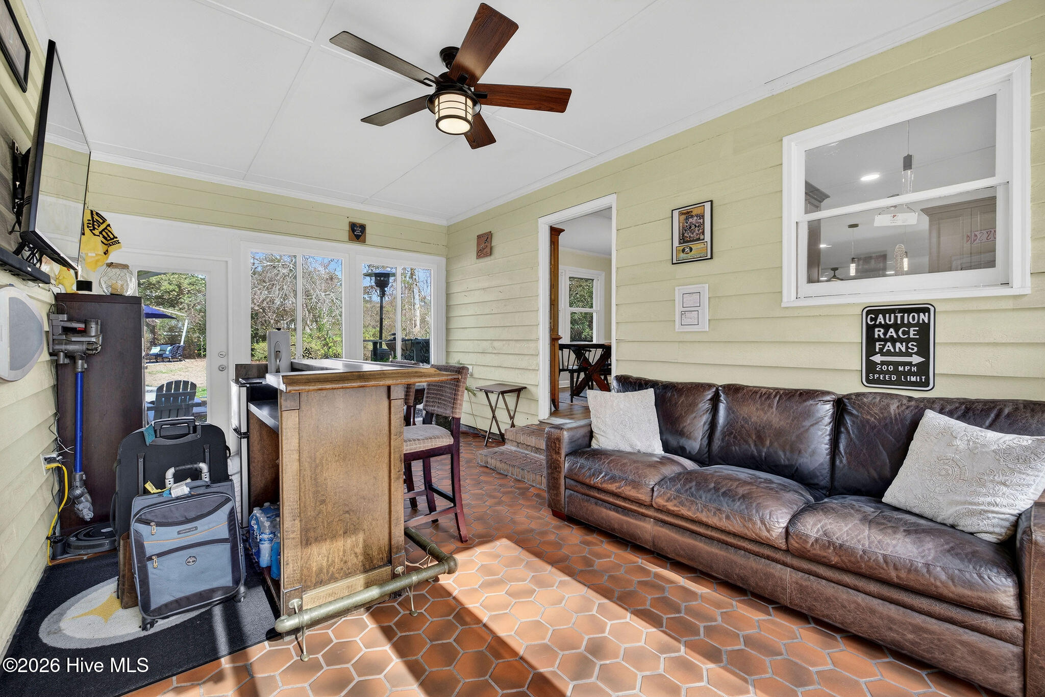 100552823 | Photo 44