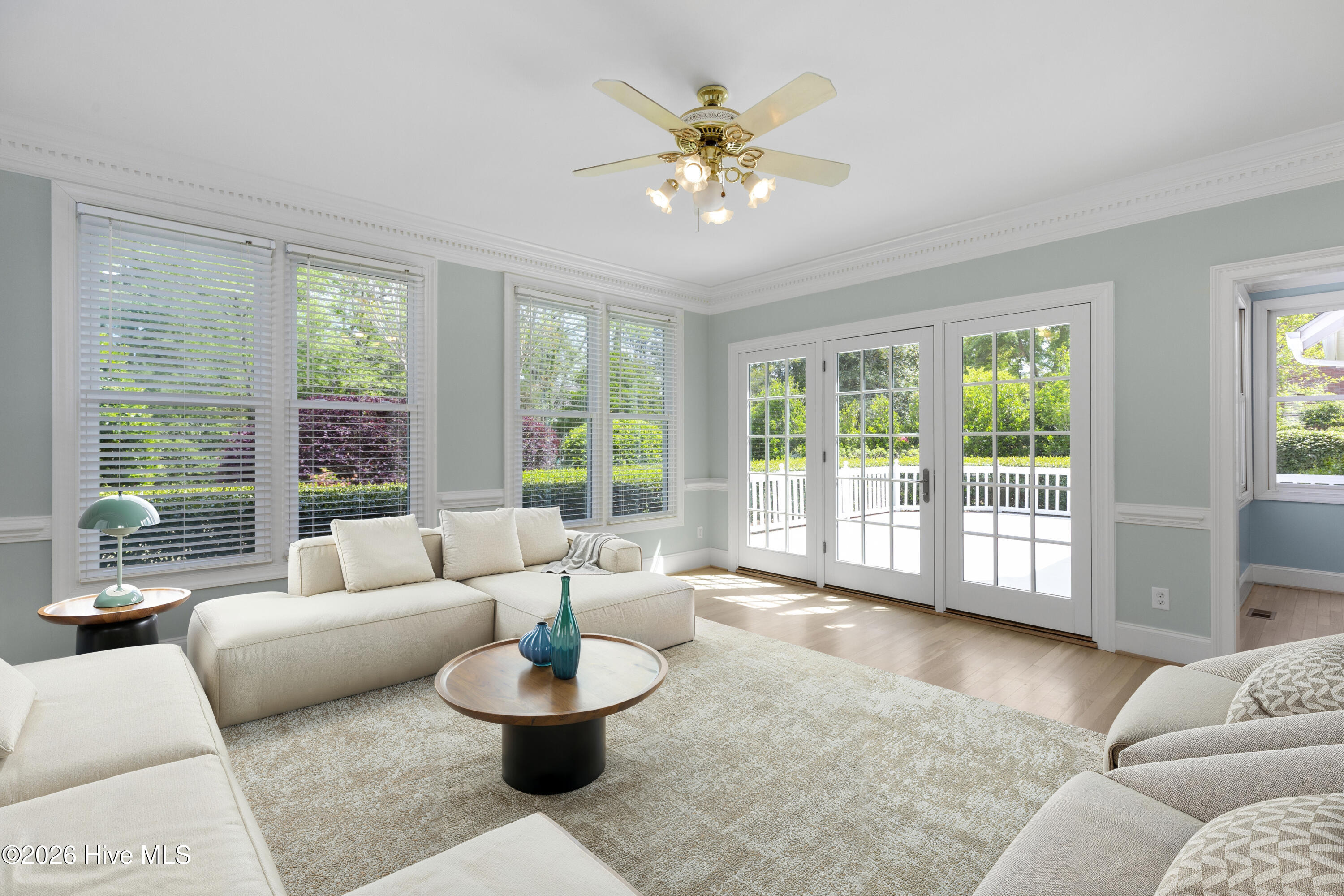 100566795 | Photo 15