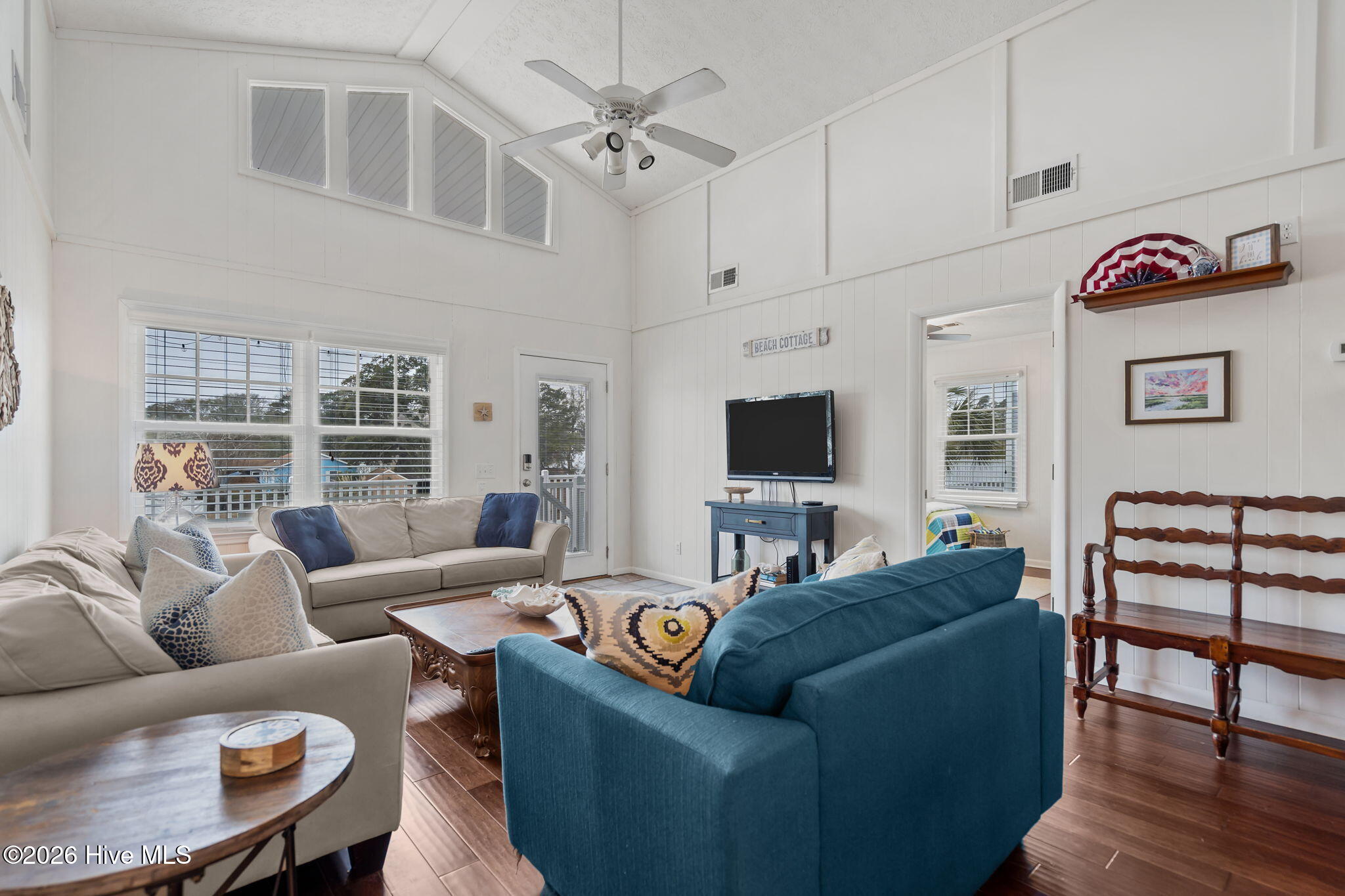 100543033 | Photo 11