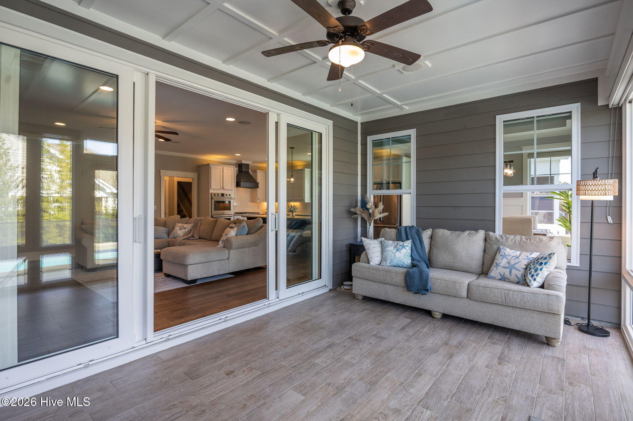 100563042 | Photo 31