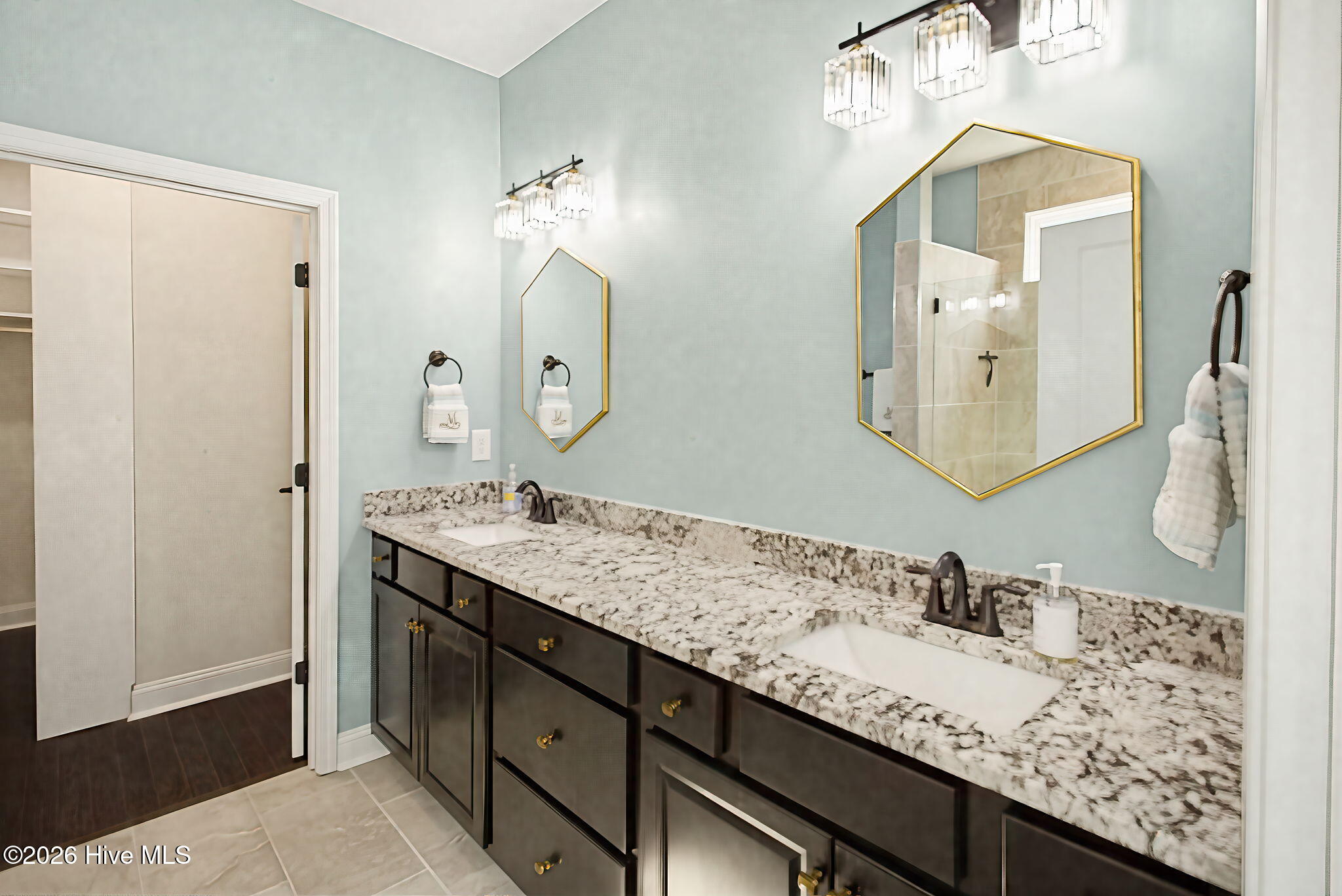 100567732 | Photo 20