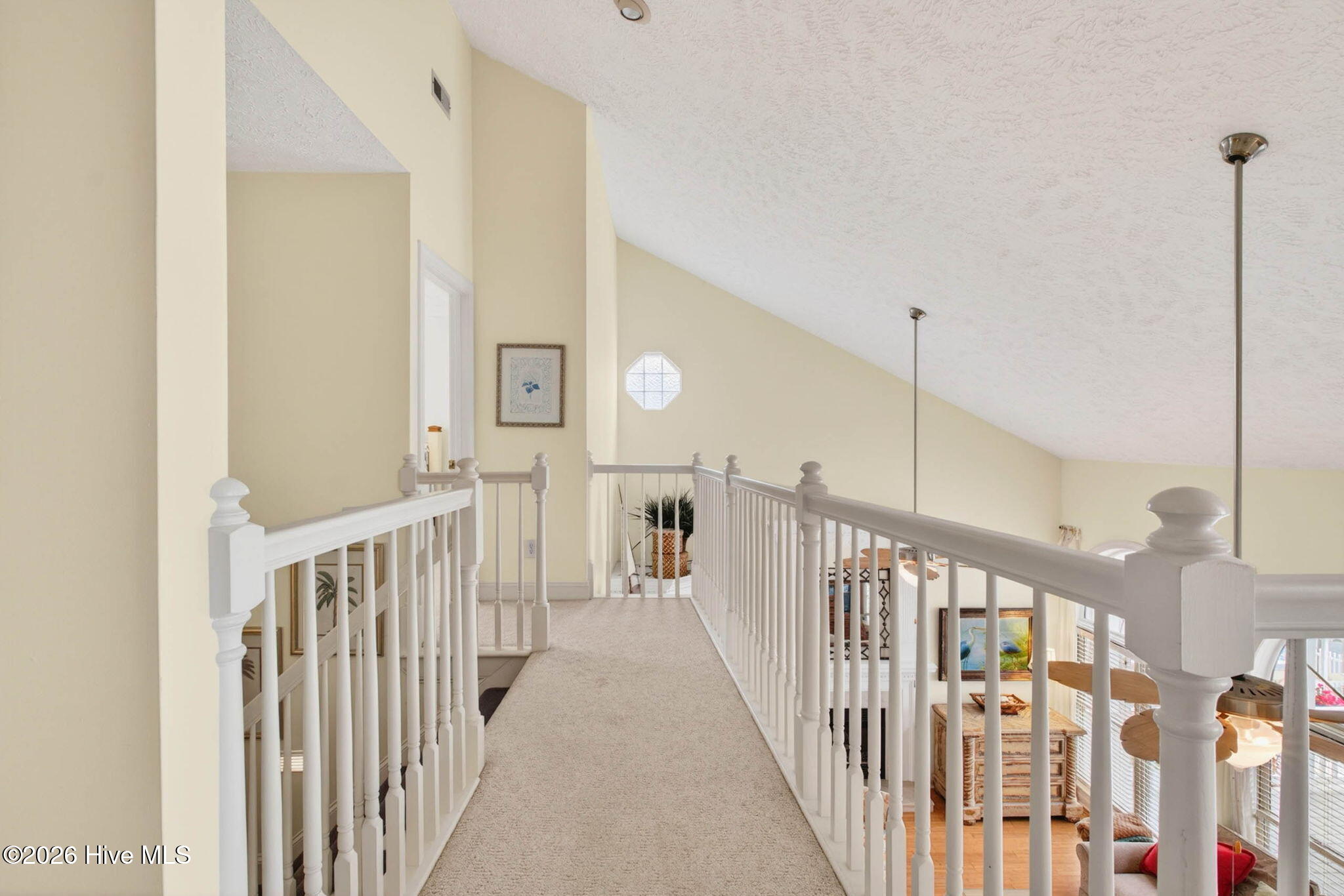 100570658 | Photo 39