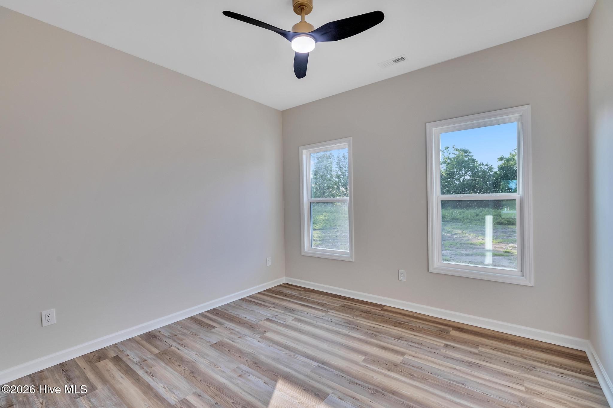 100552595 | Photo 21