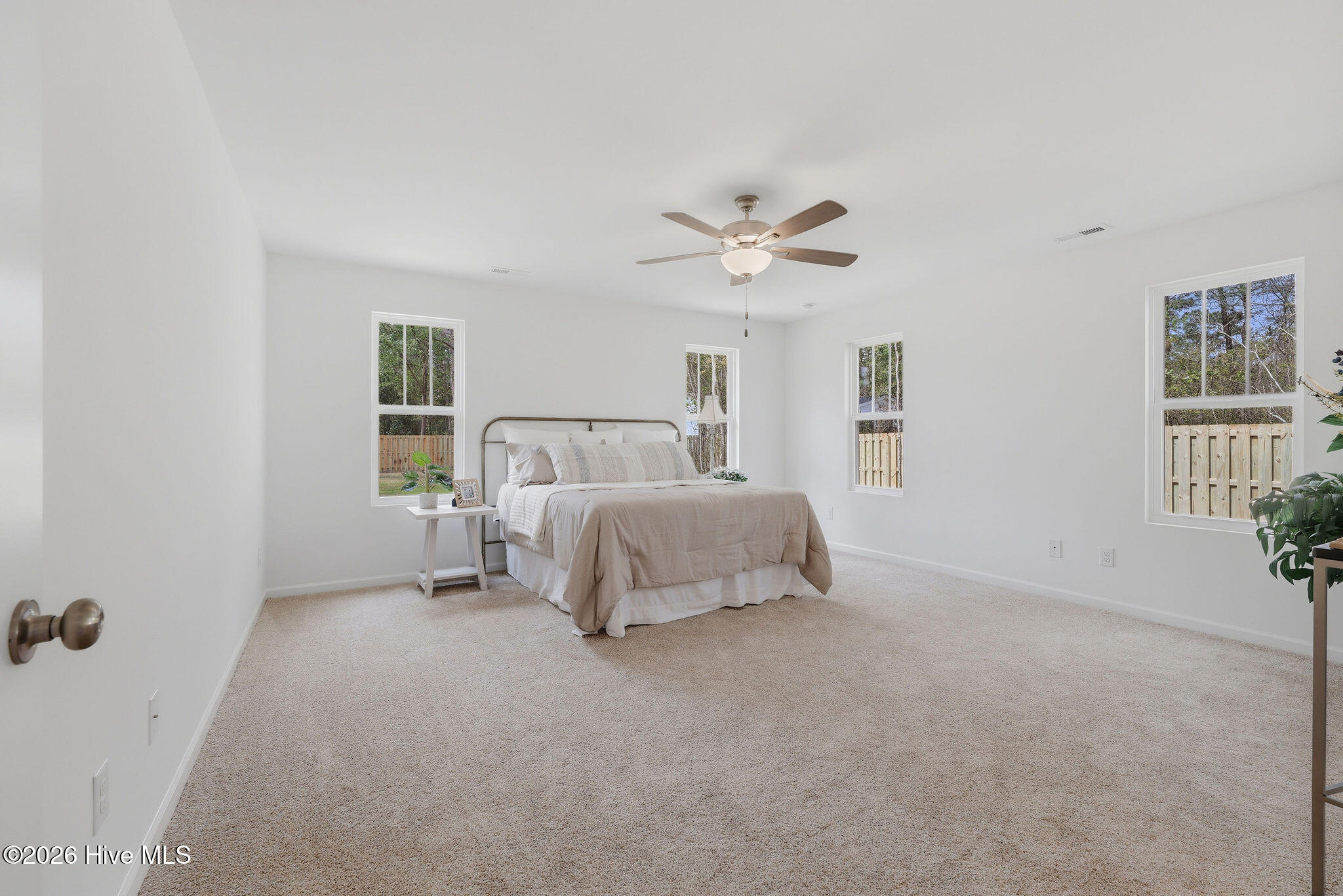 100554240 | Photo 28