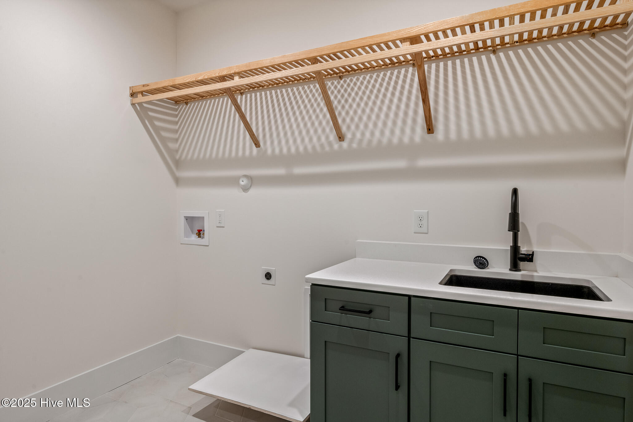 100533219 | Photo 33