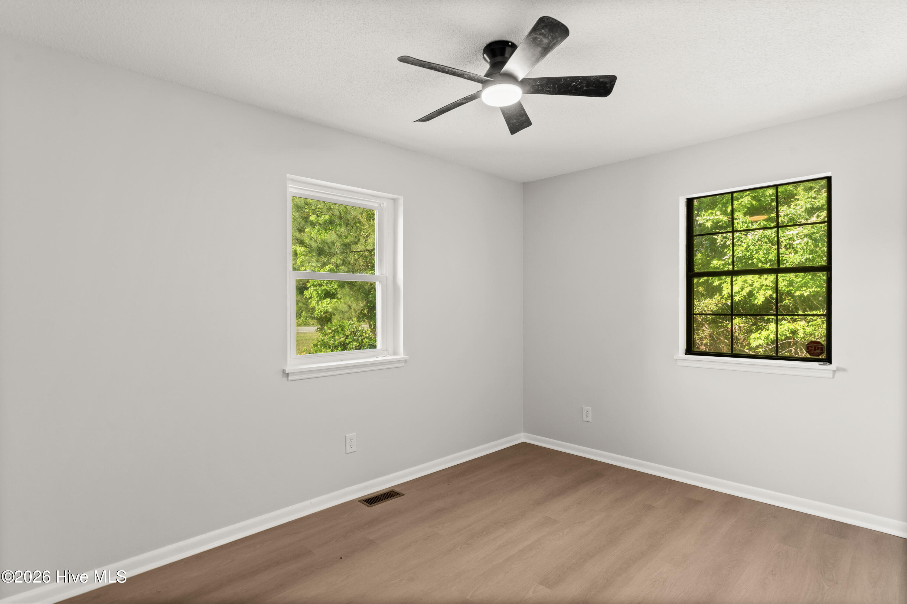 100569297 | Photo 22