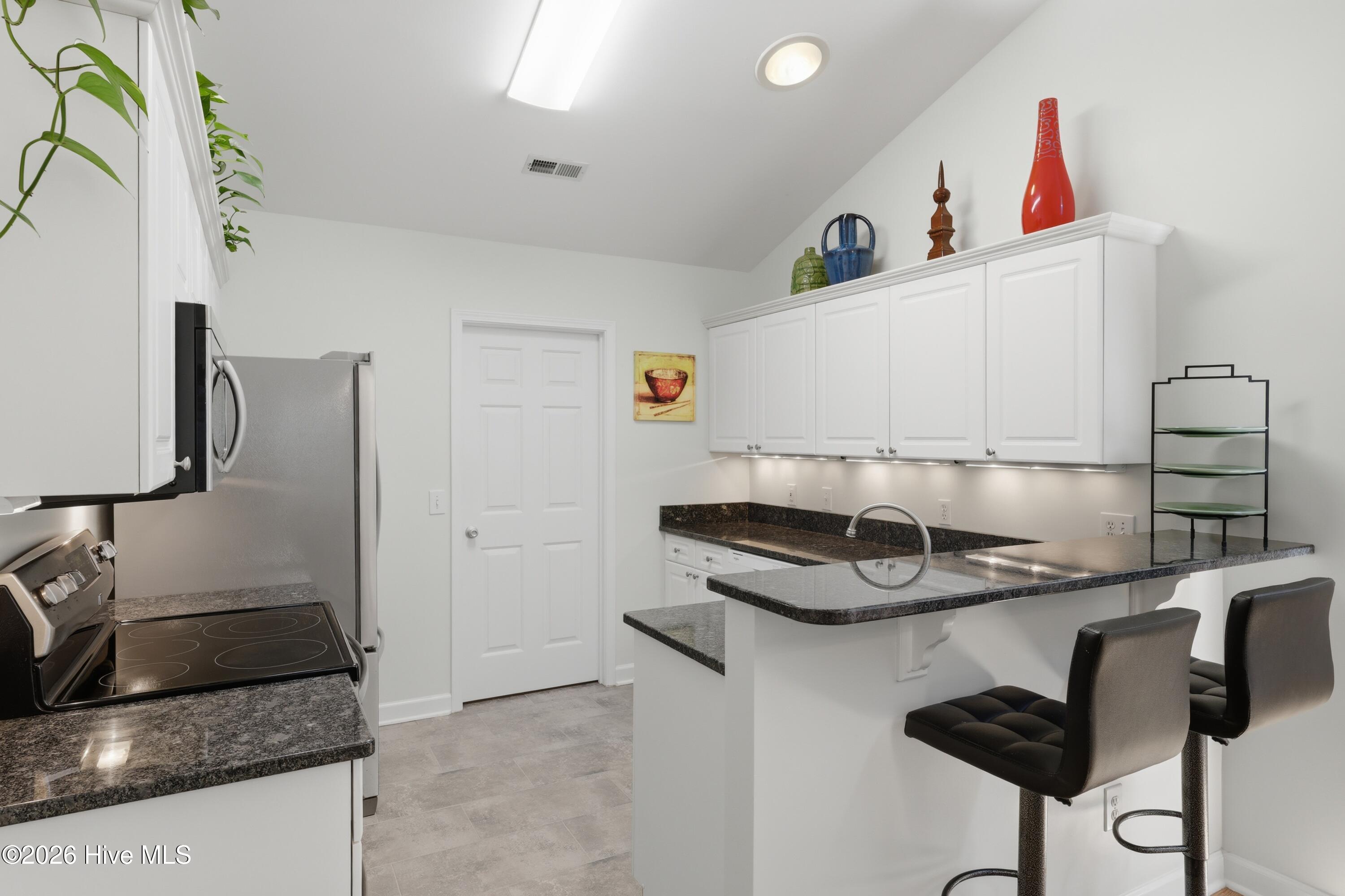 100568485 | Photo 17