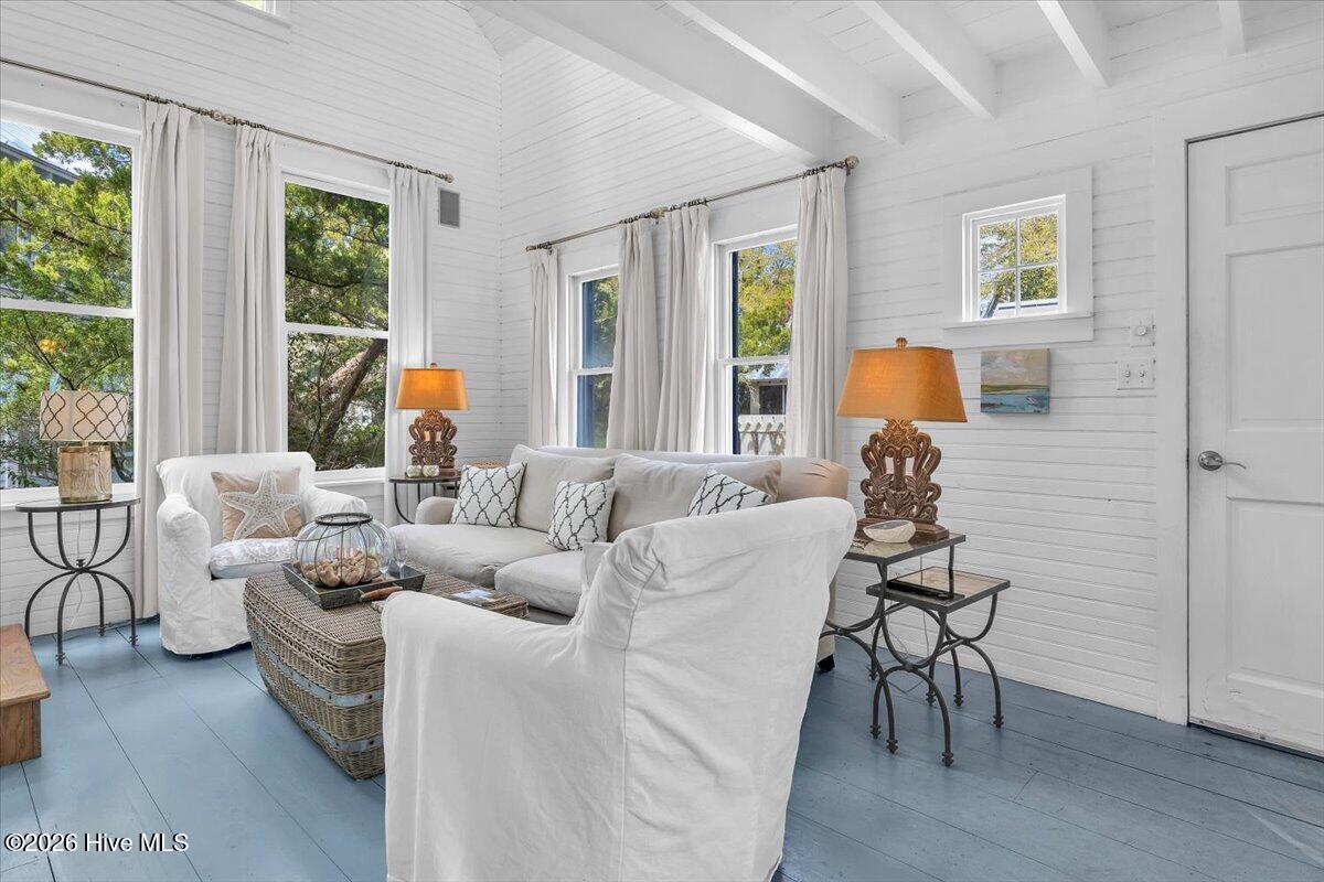 100563686 | Photo 14