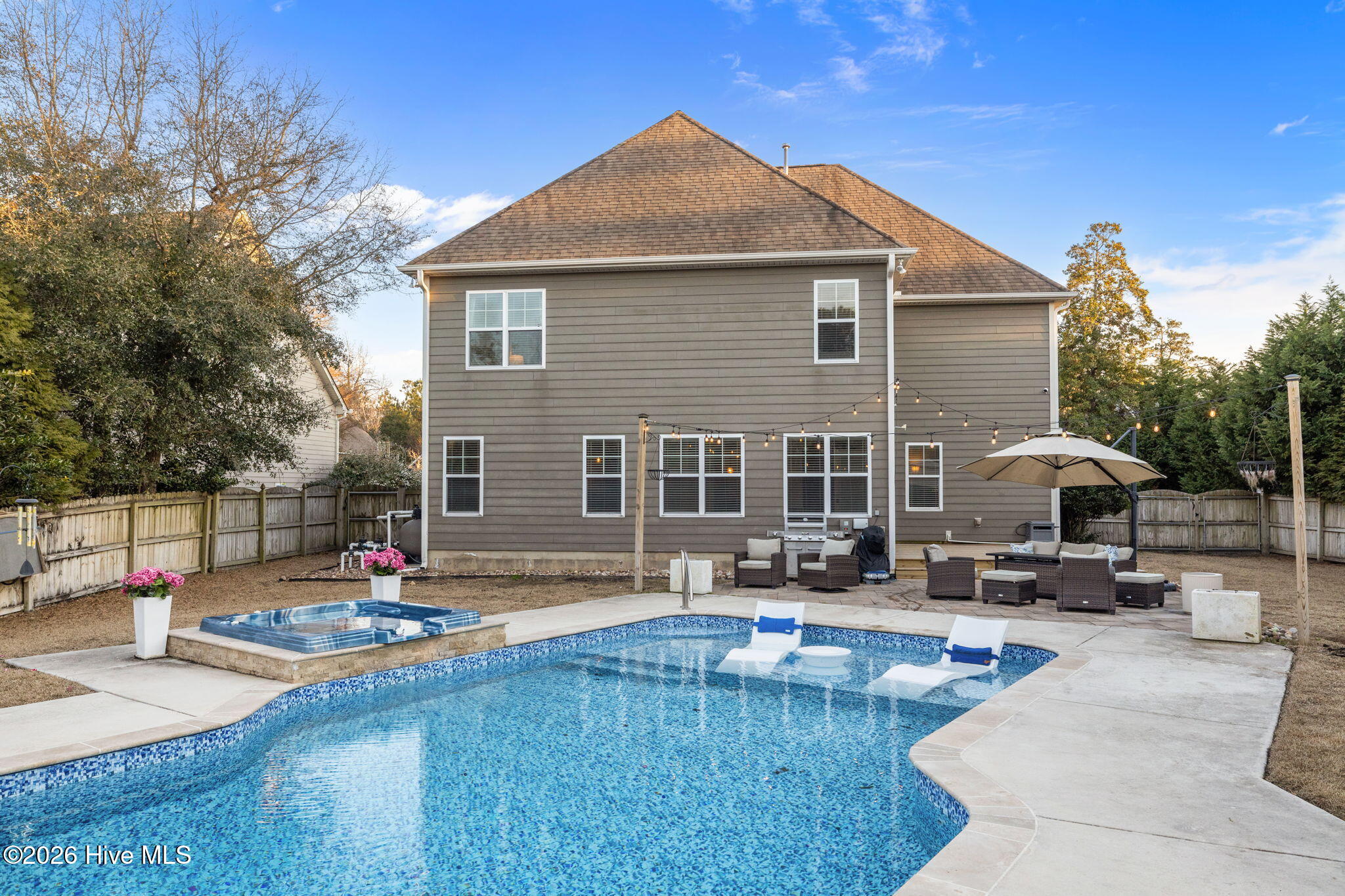 100554627 | Photo 50