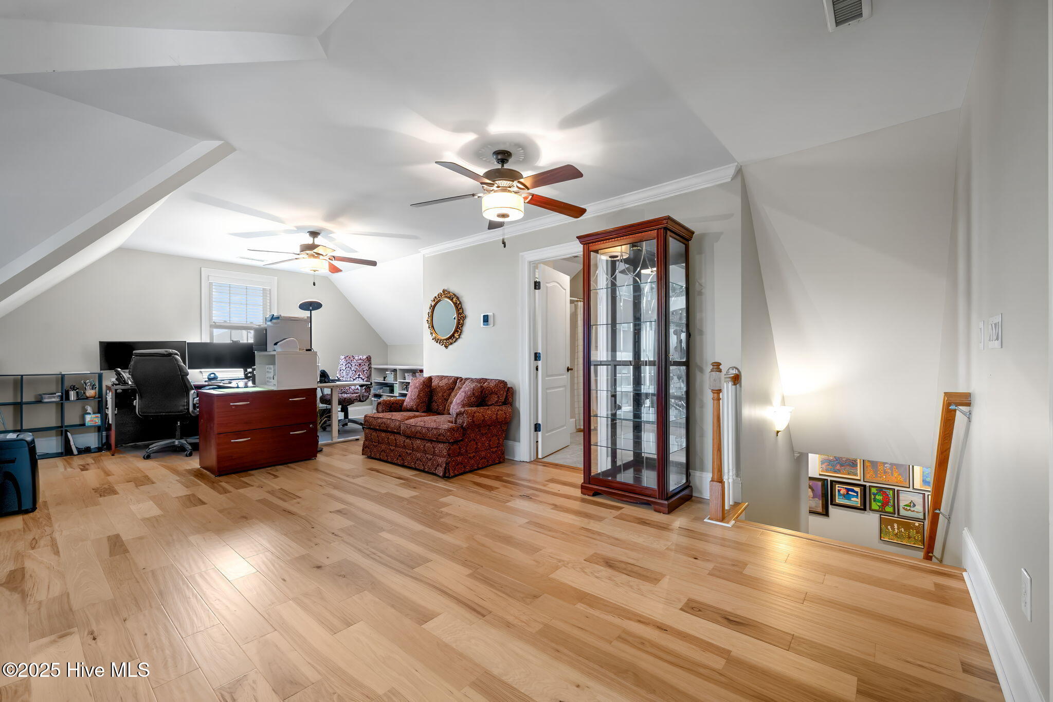 100544684 | Photo 53