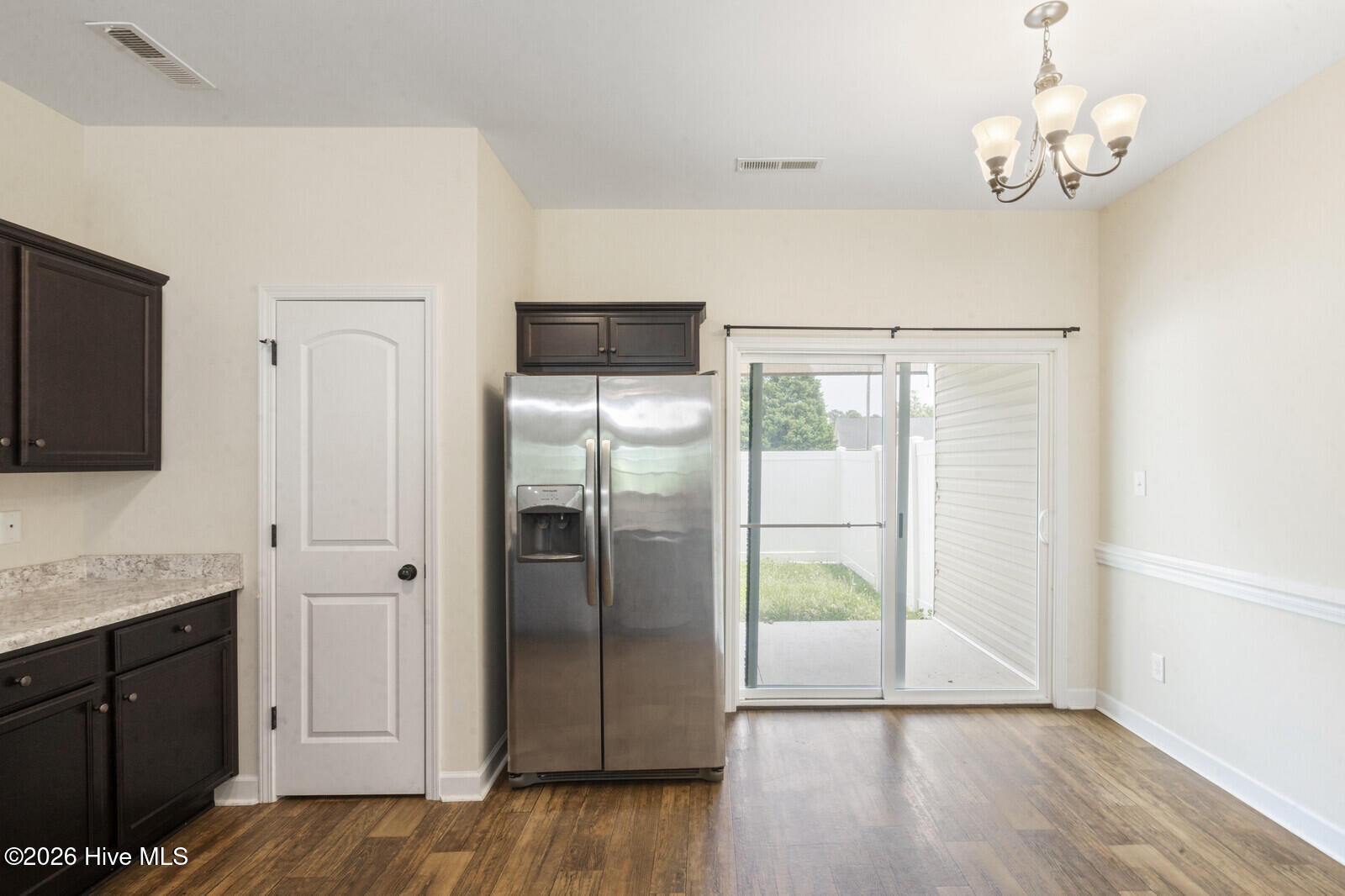 100562999 | Photo 11