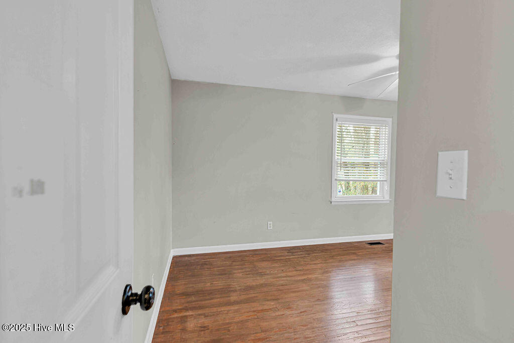 100546820 | Photo 18