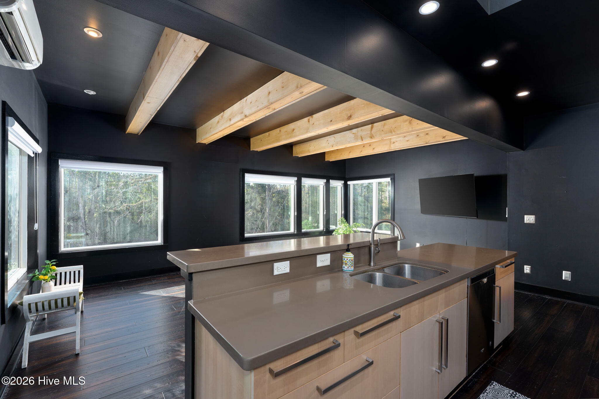 100554453 | Photo 10