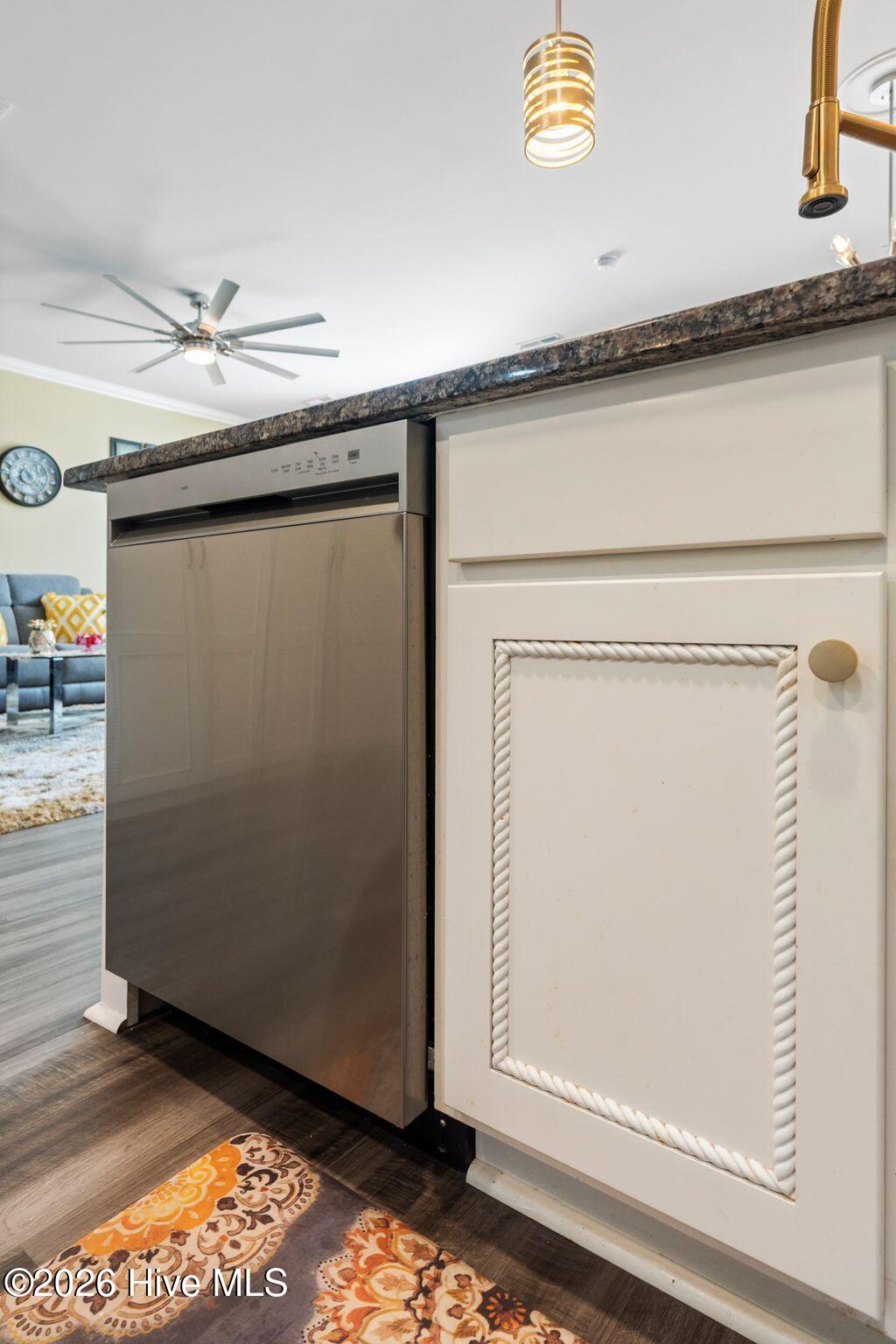 100550283 | Photo 21