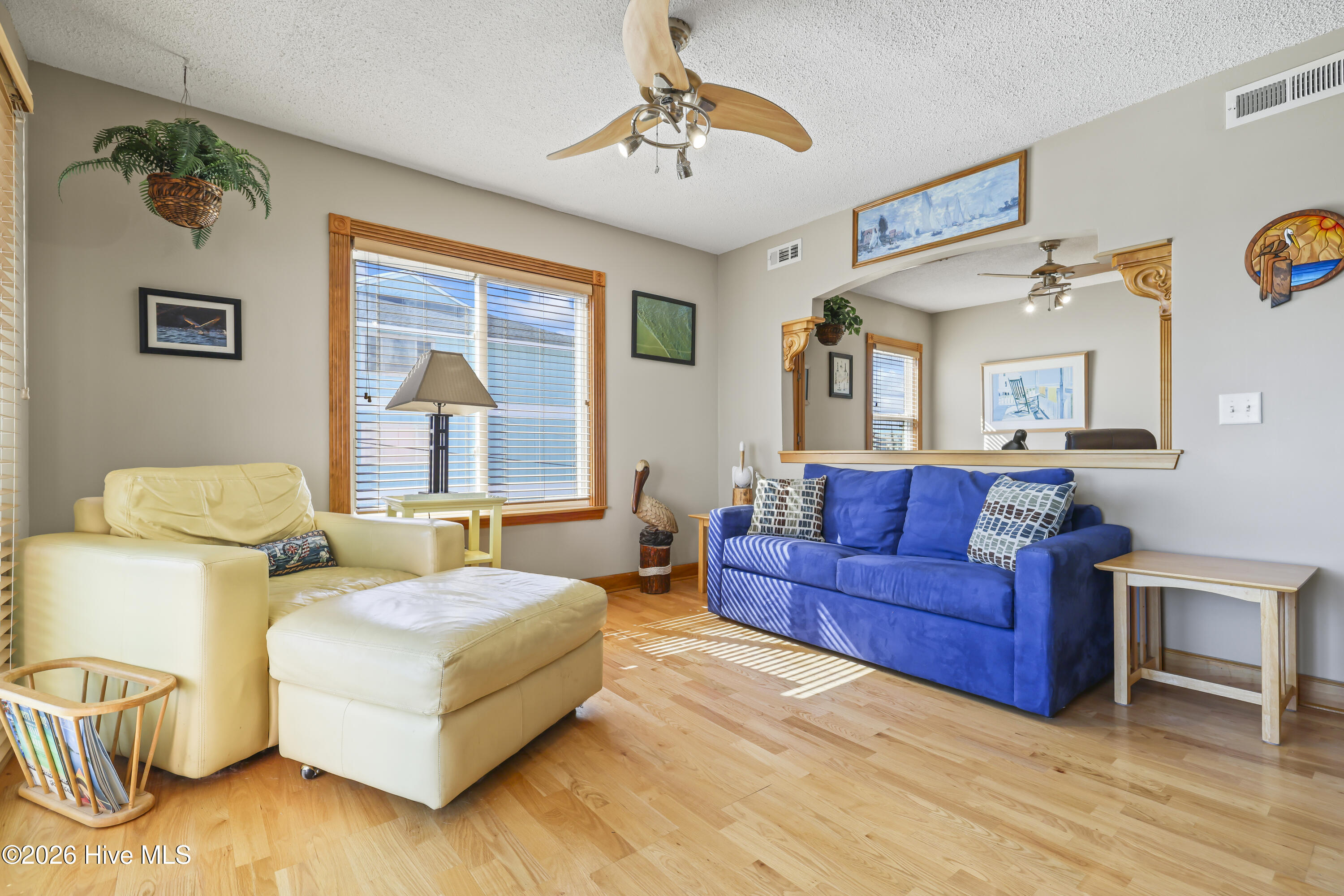 100552115 | Photo 16