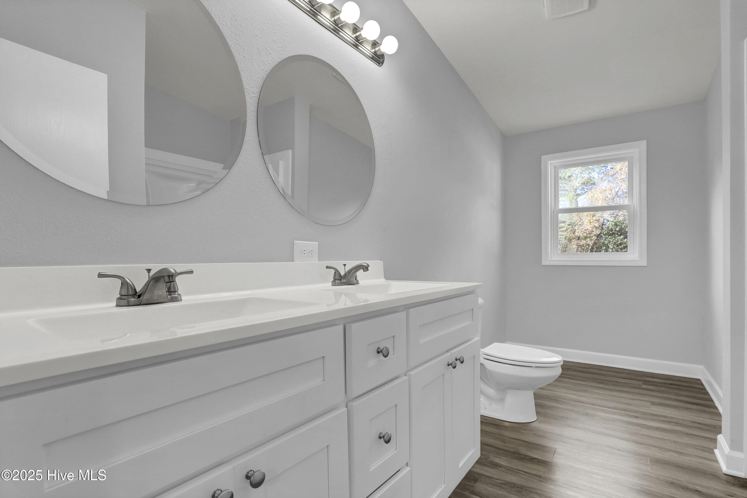 100543413 | Photo 23