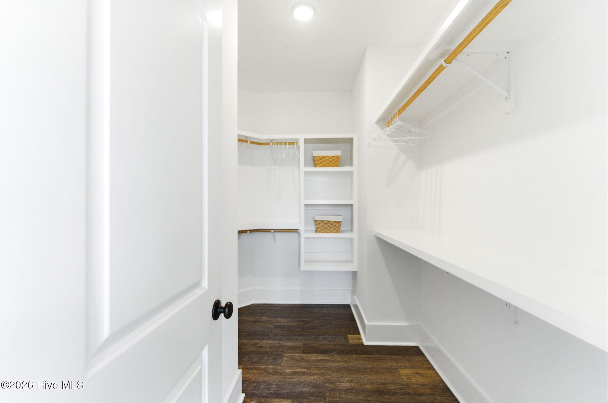 100565935 | Photo 27