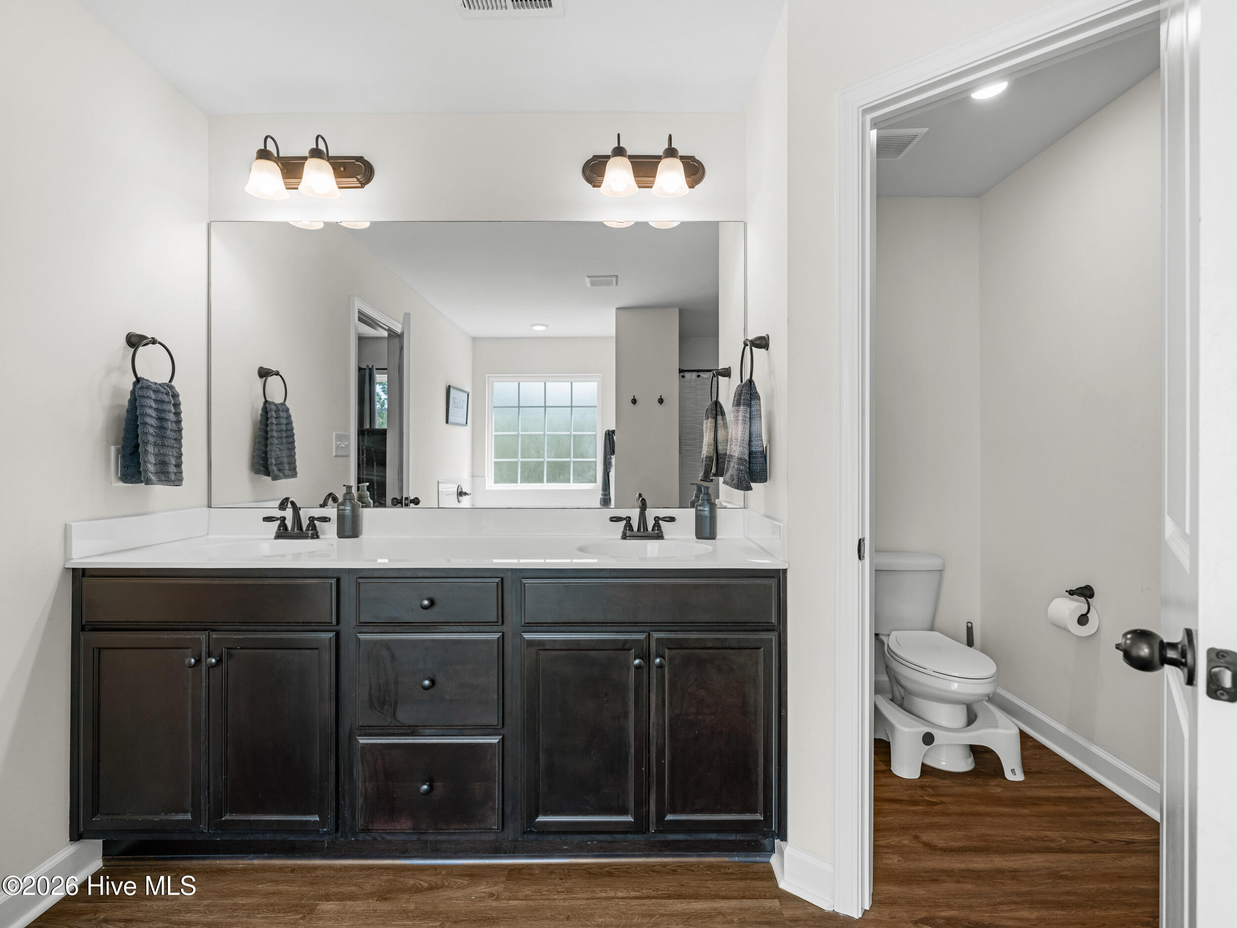 100570237 | Photo 55