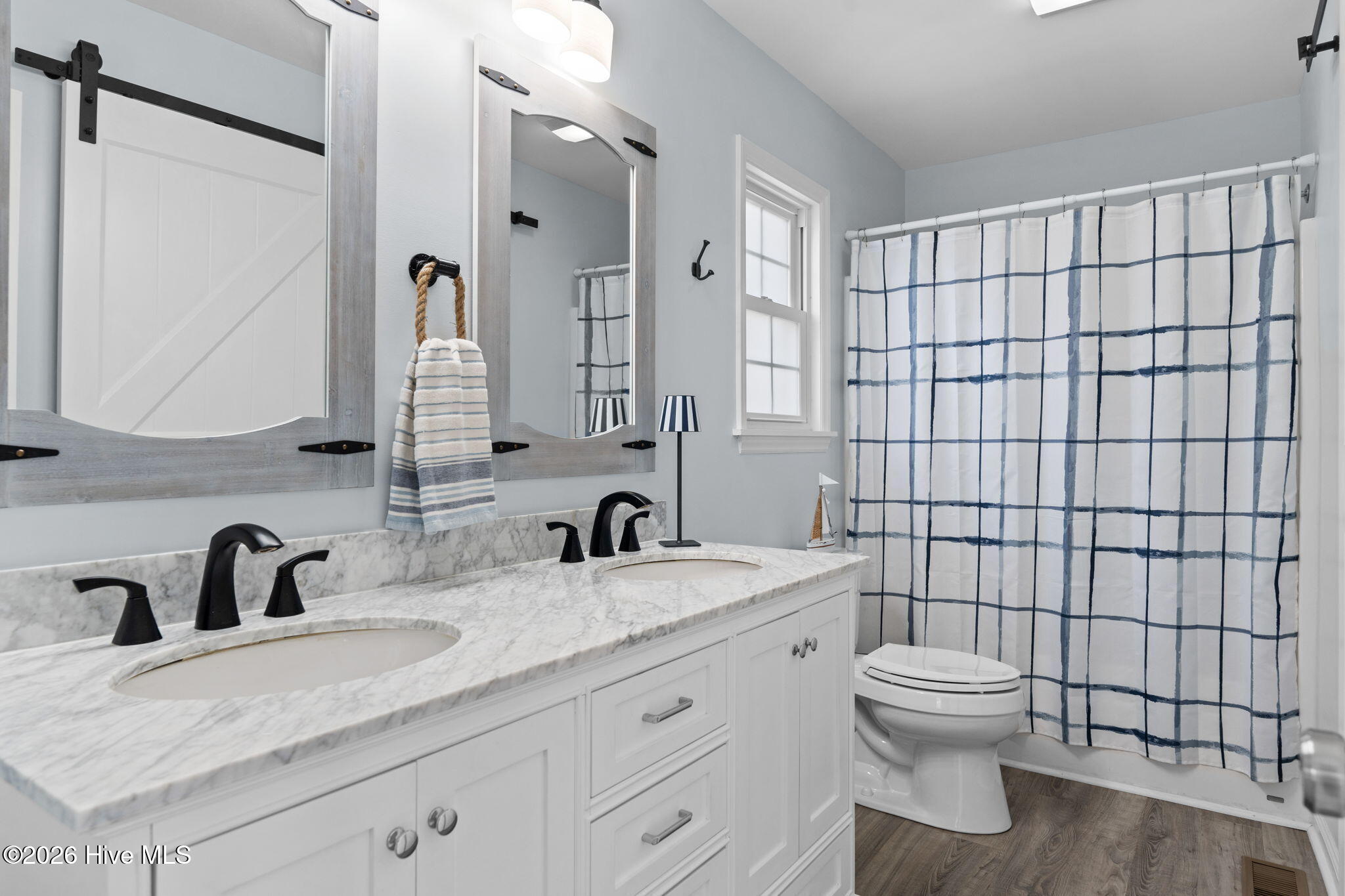 100553863 | Photo 26