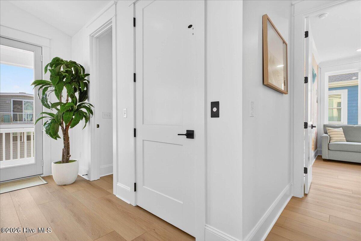 100543299 | Photo 61