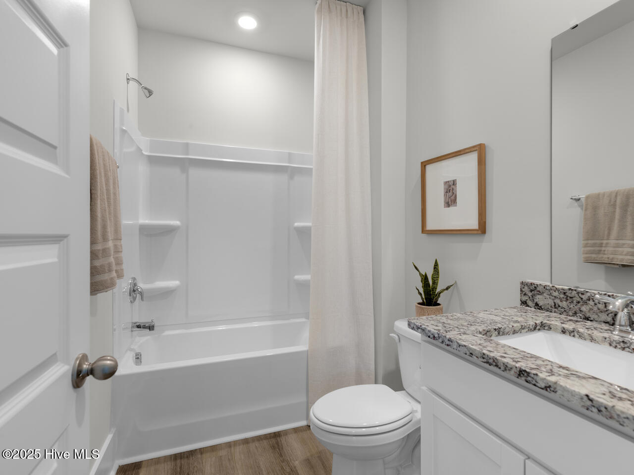 100547709 | Photo 22