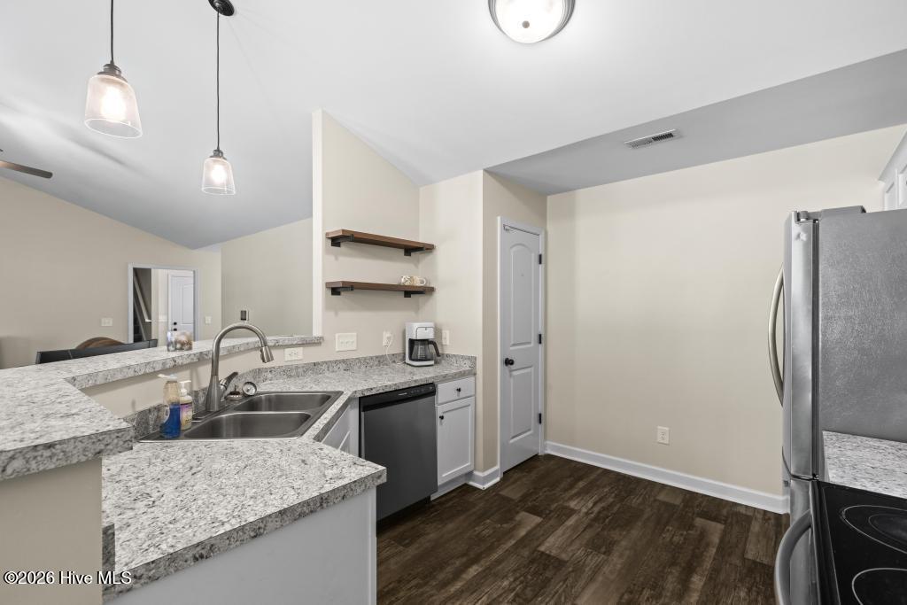 100567312 | Photo 12