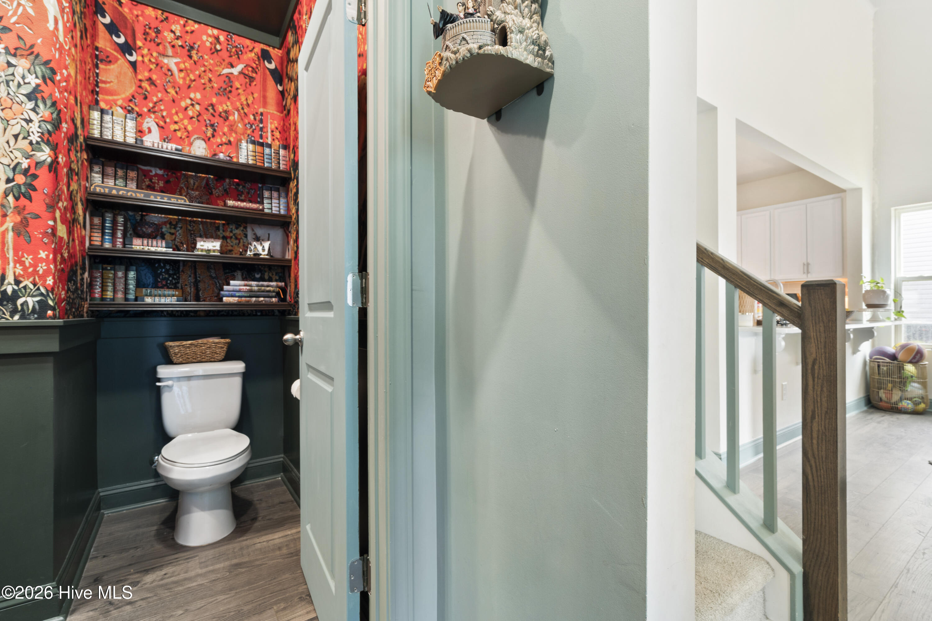 100564295 | Photo 22