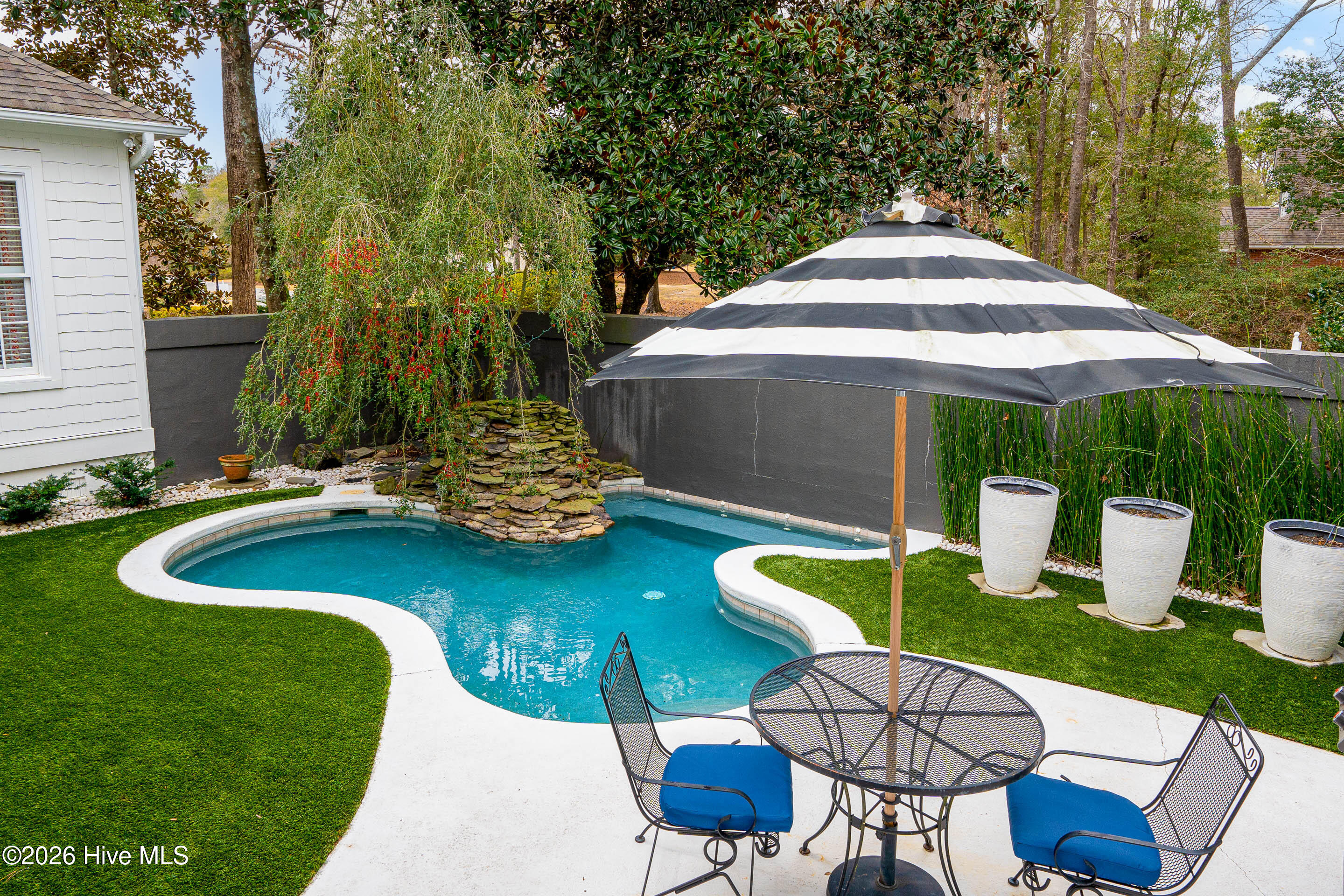 100552027 | Photo 48