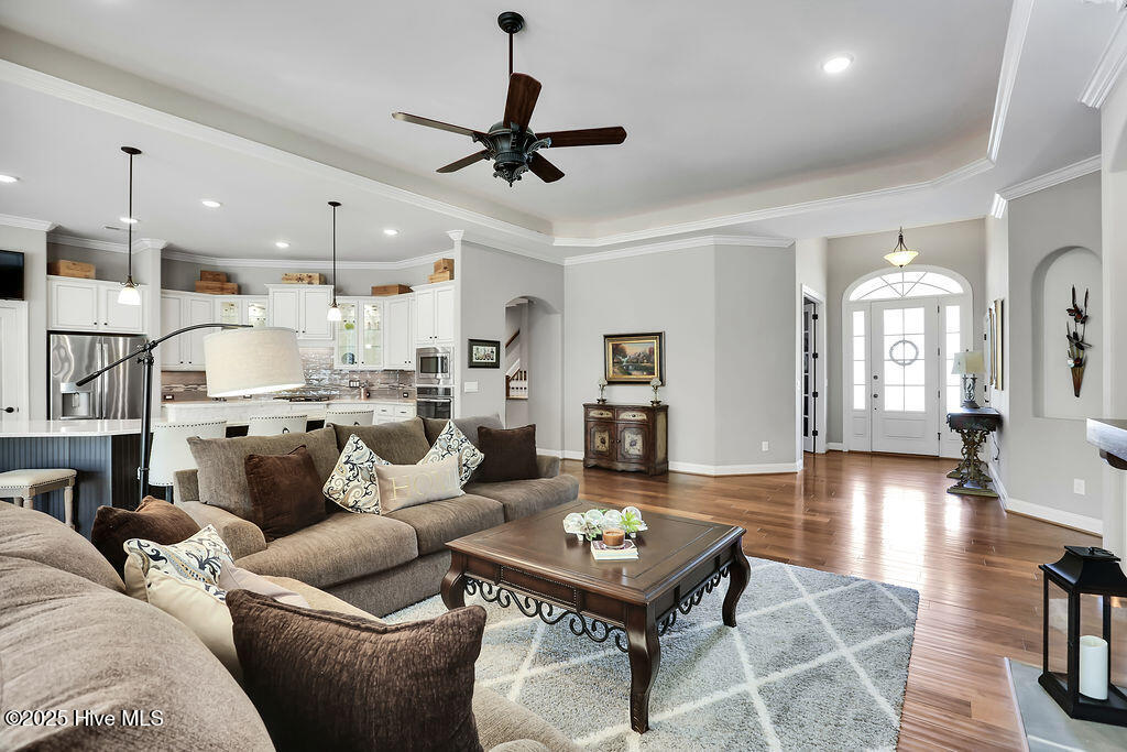 100545215 | Photo 11