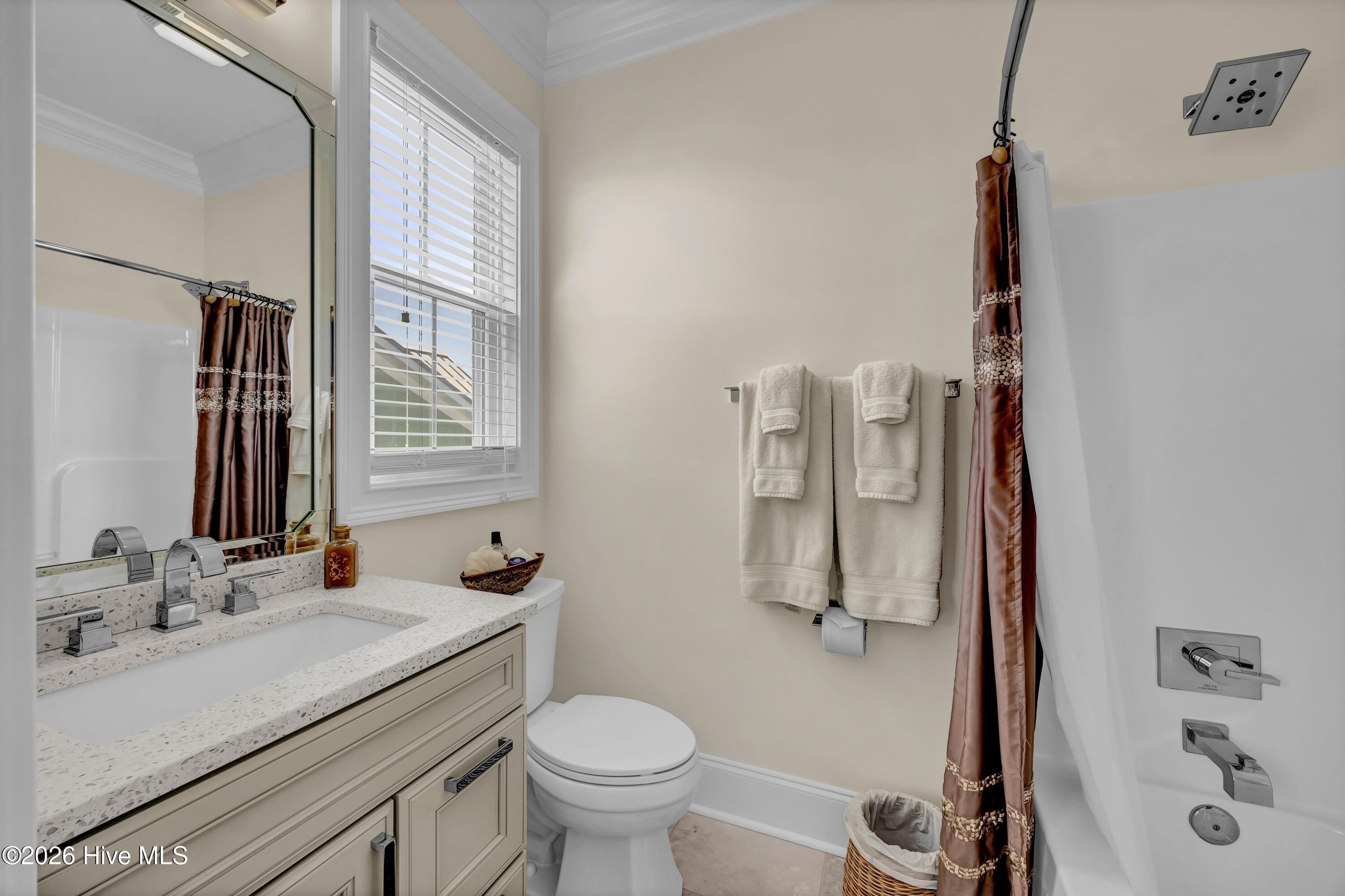 100569369 | Photo 47