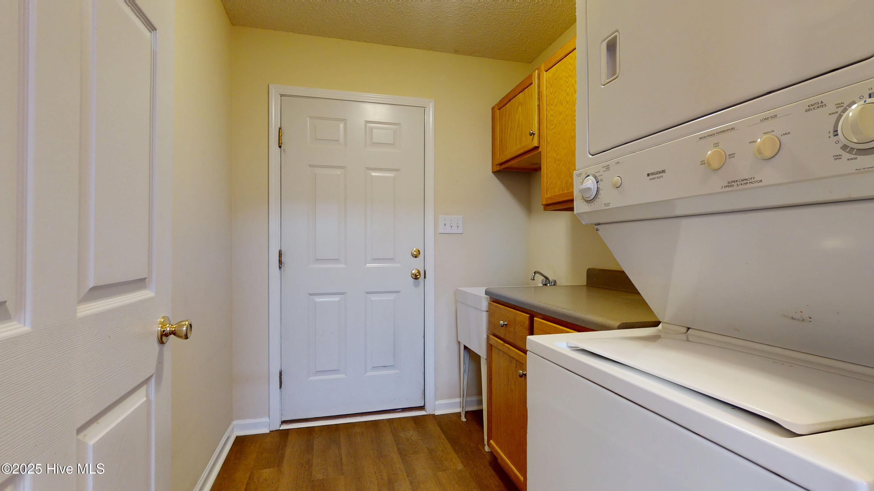 2104 Colony Plaza, Jacksonville, NC 28546 – photo 15: 09192025_131037