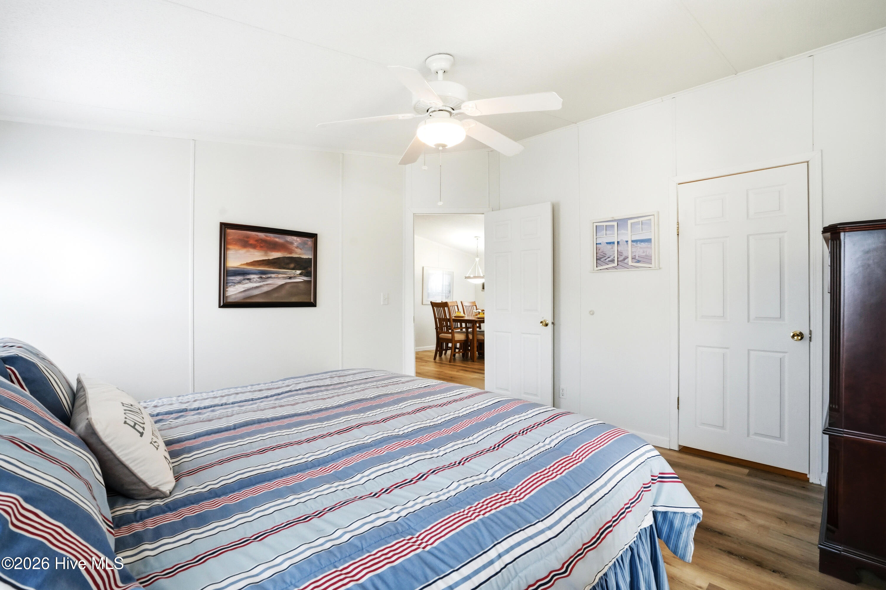 100565641 | Photo 24