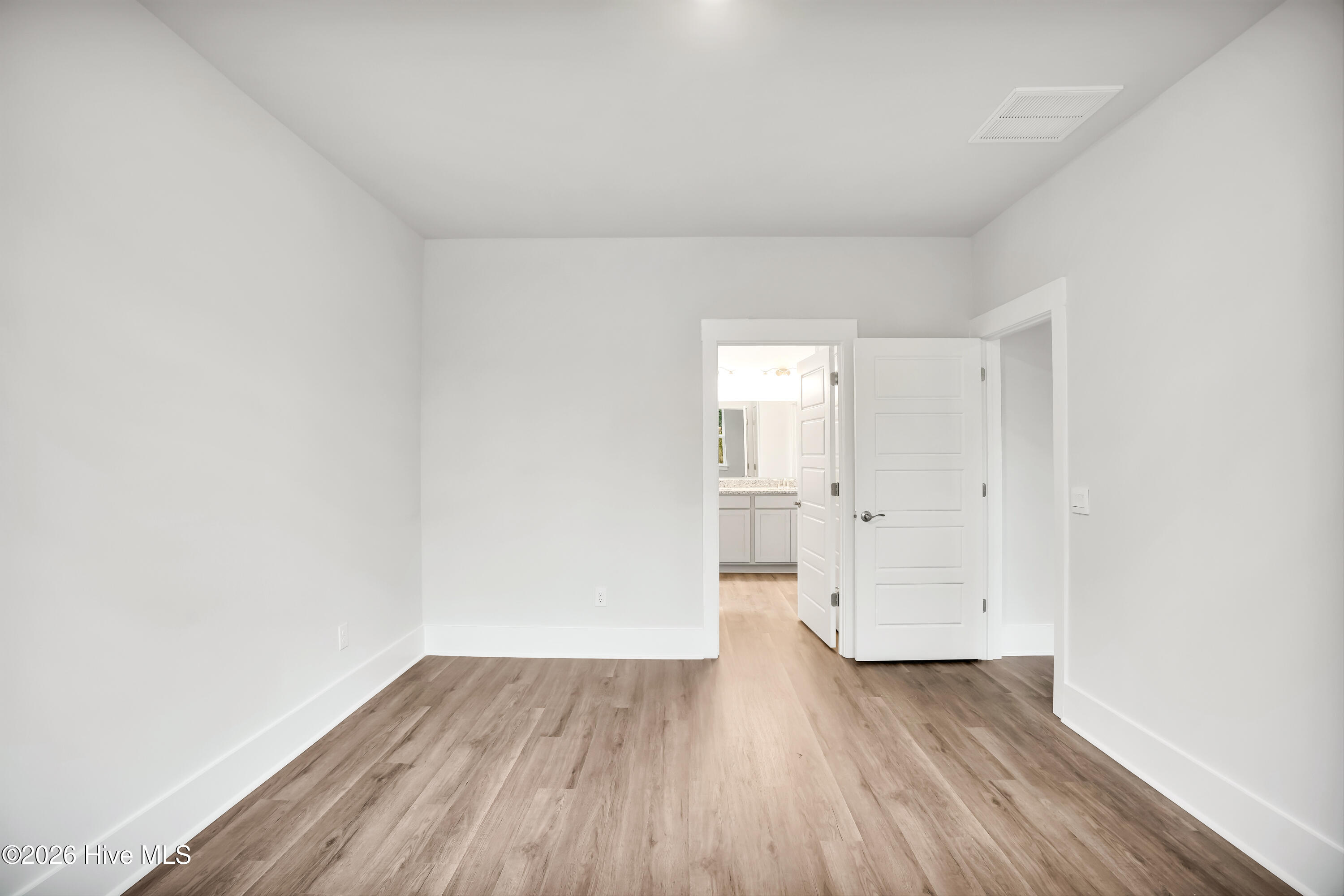 100545375 | Photo 28